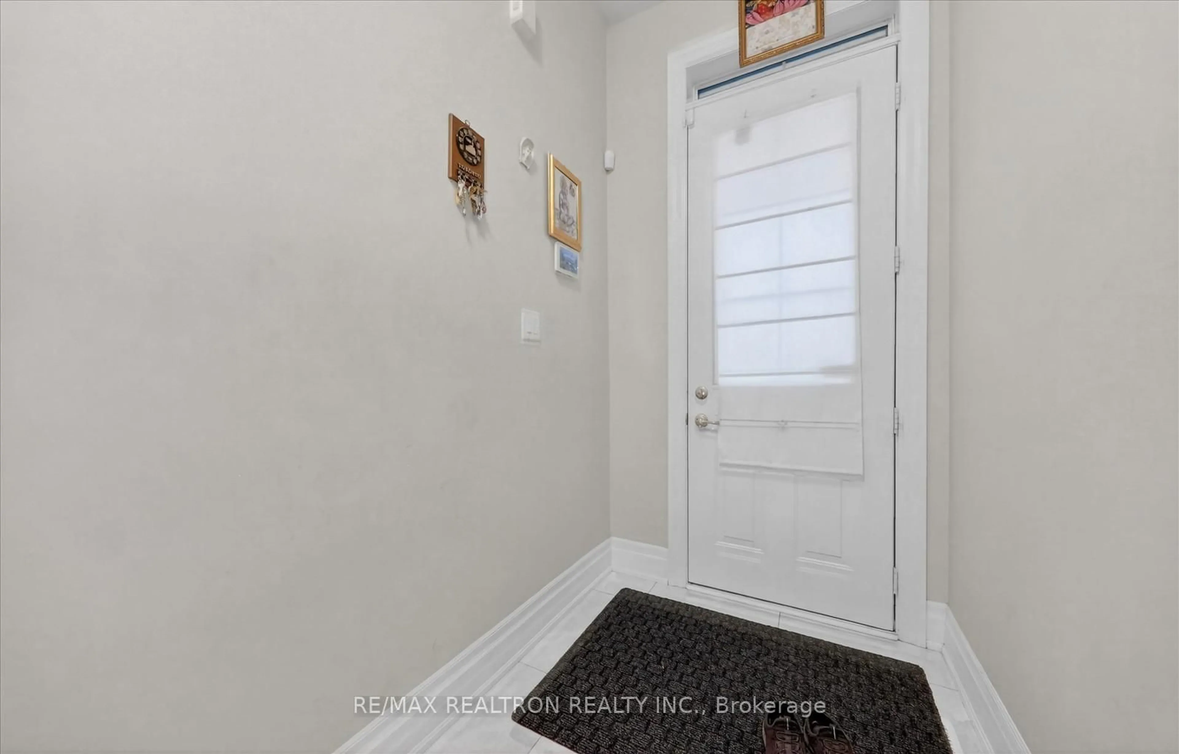 Indoor entryway for 113 Jinnah Ave, Markham Ontario L3S 0G4