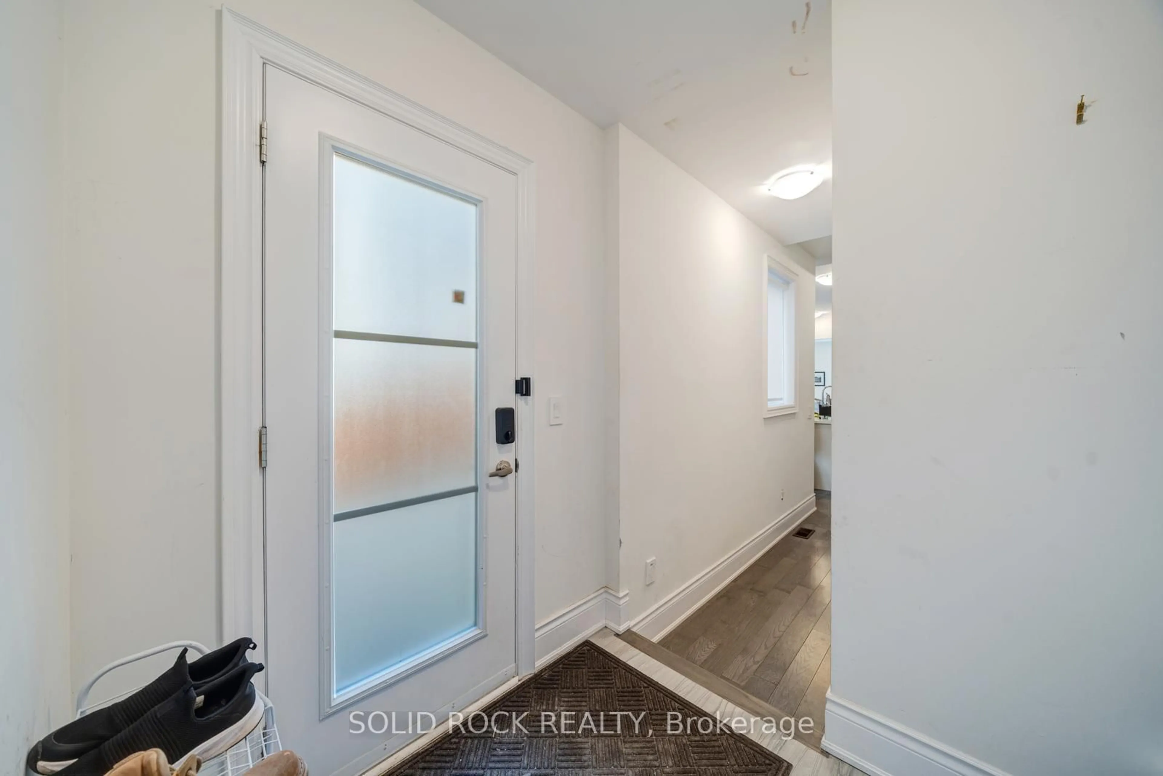 Indoor entryway for 9376 Bayview Ave, Richmond Hill Ontario L4C 5H3