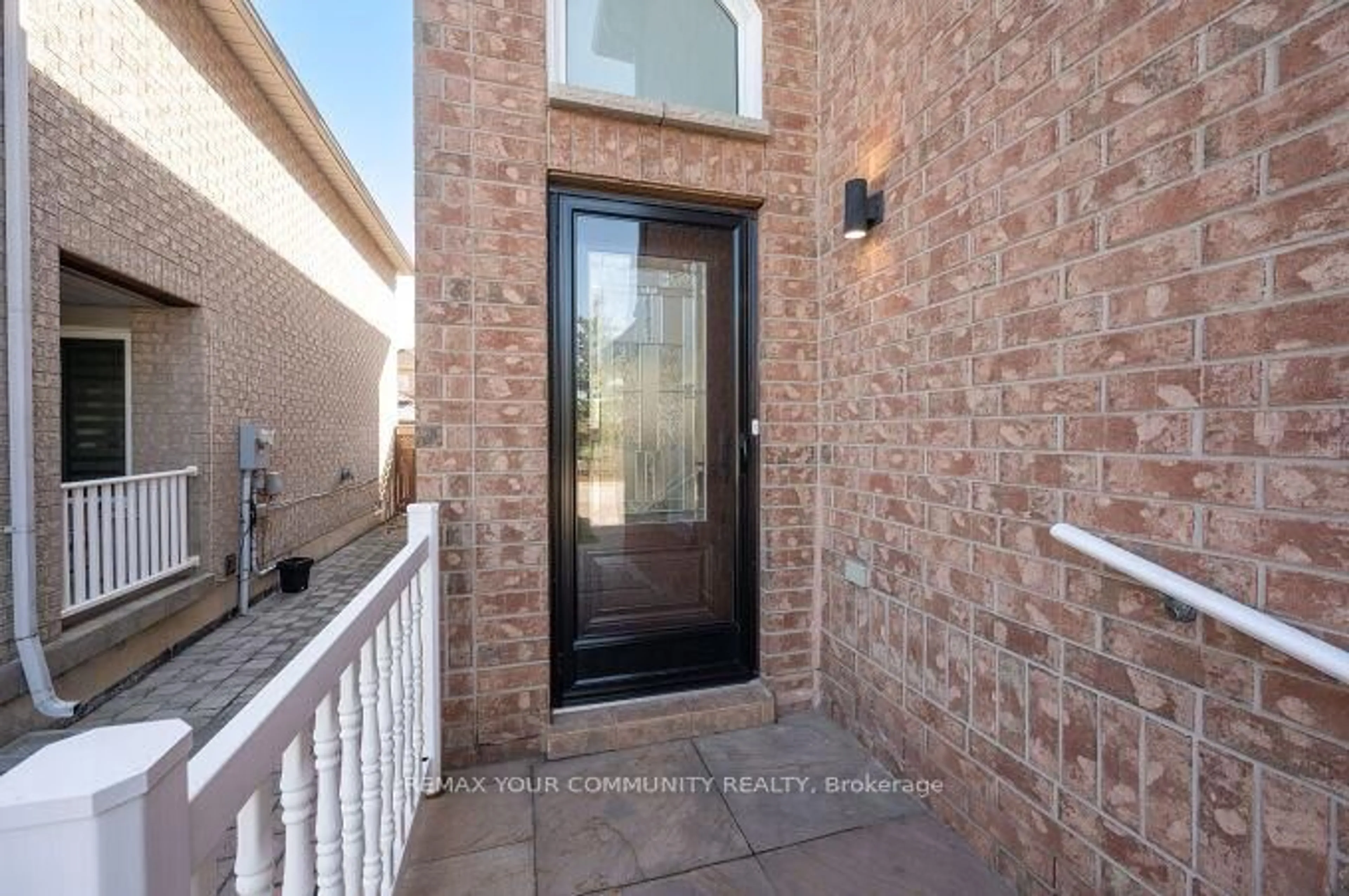 Indoor entryway for 144 Broomlands Dr, Vaughan Ontario L6A 2K3