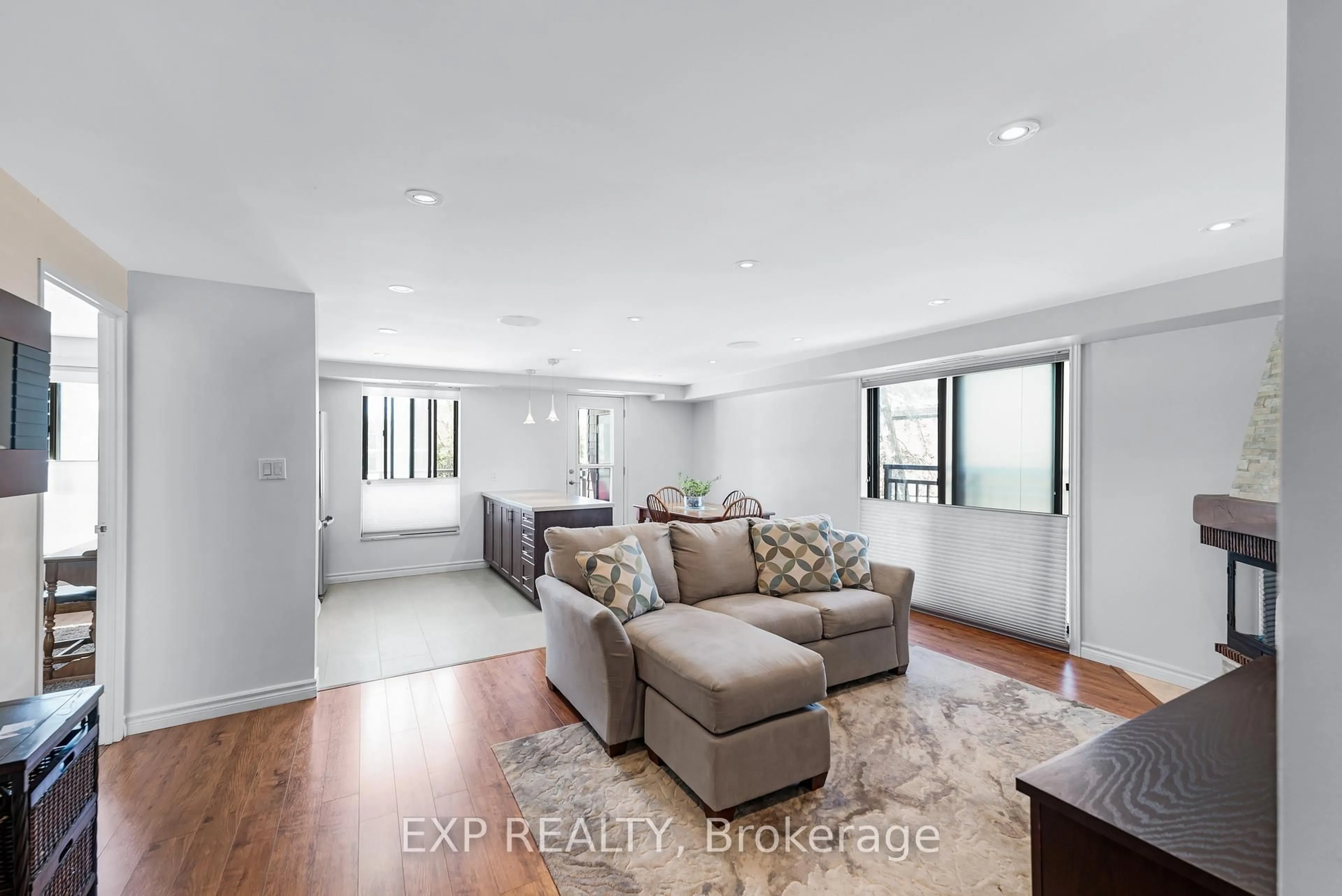Living room with furniture, unknown for 15390 Yonge St #104, Aurora Ontario L4G 1N8