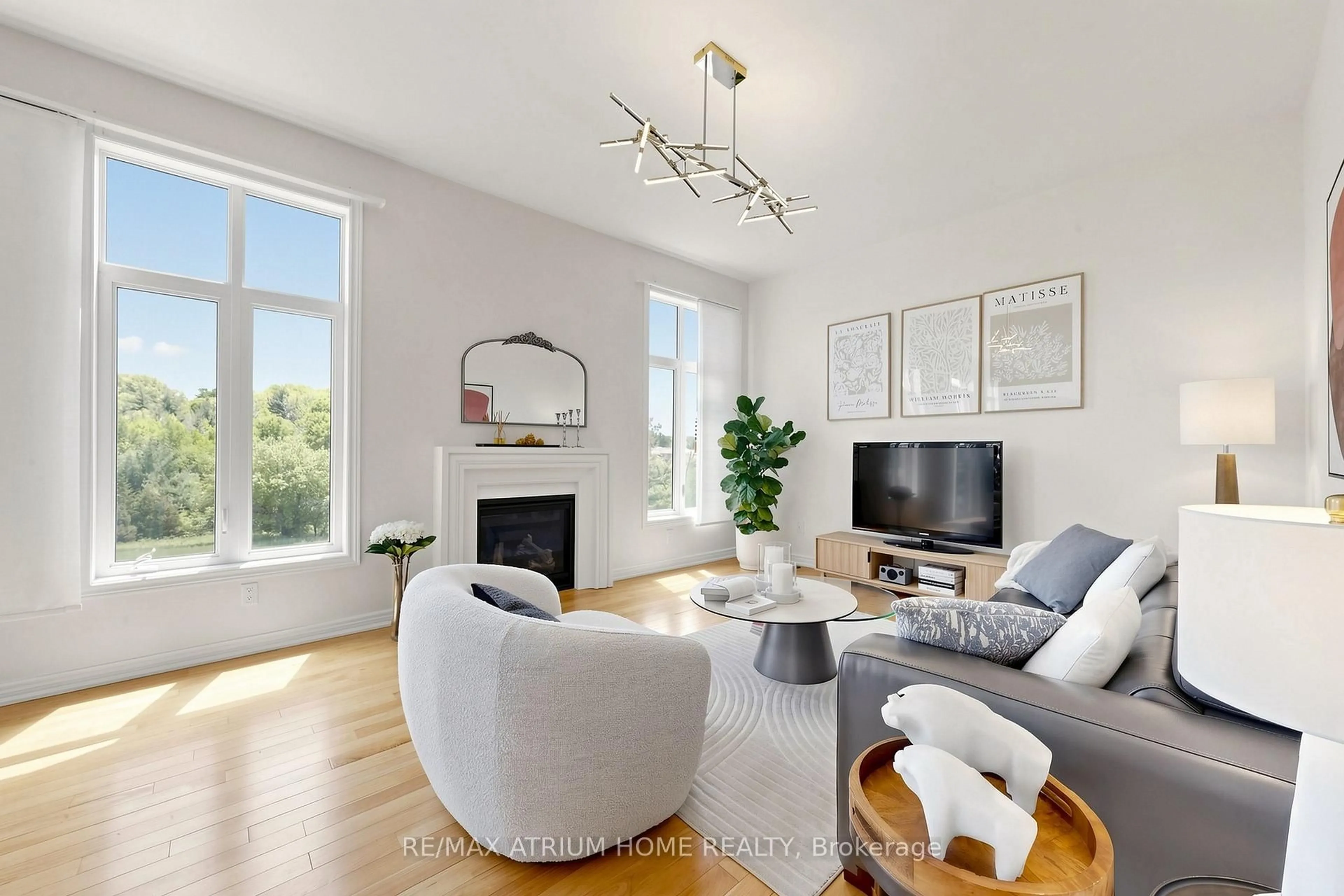Living room with furniture, unknown for 537 Clifford Perry Pl, Newmarket Ontario L3X 0J1