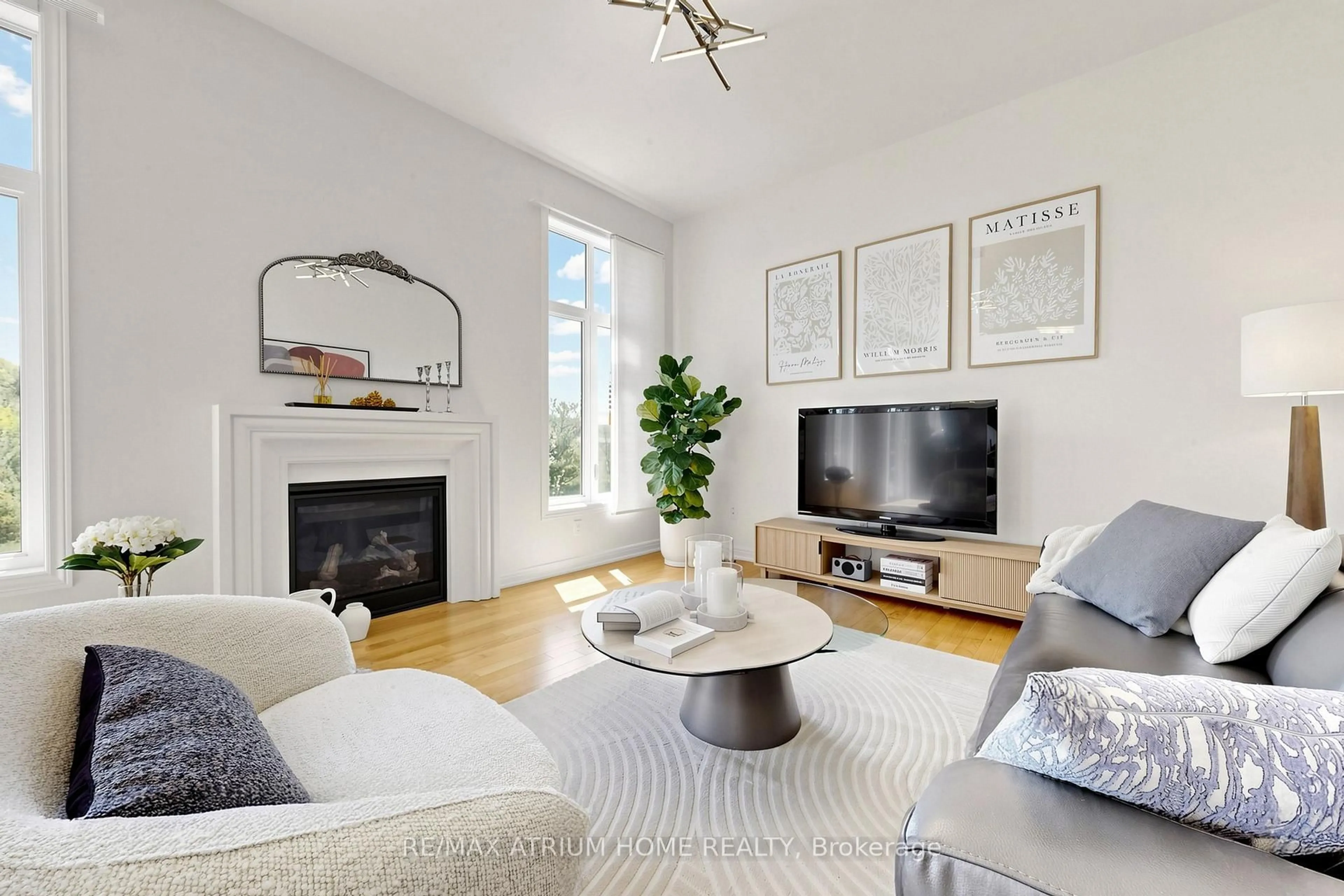 Living room with furniture, unknown for 537 Clifford Perry Pl, Newmarket Ontario L3X 0J1