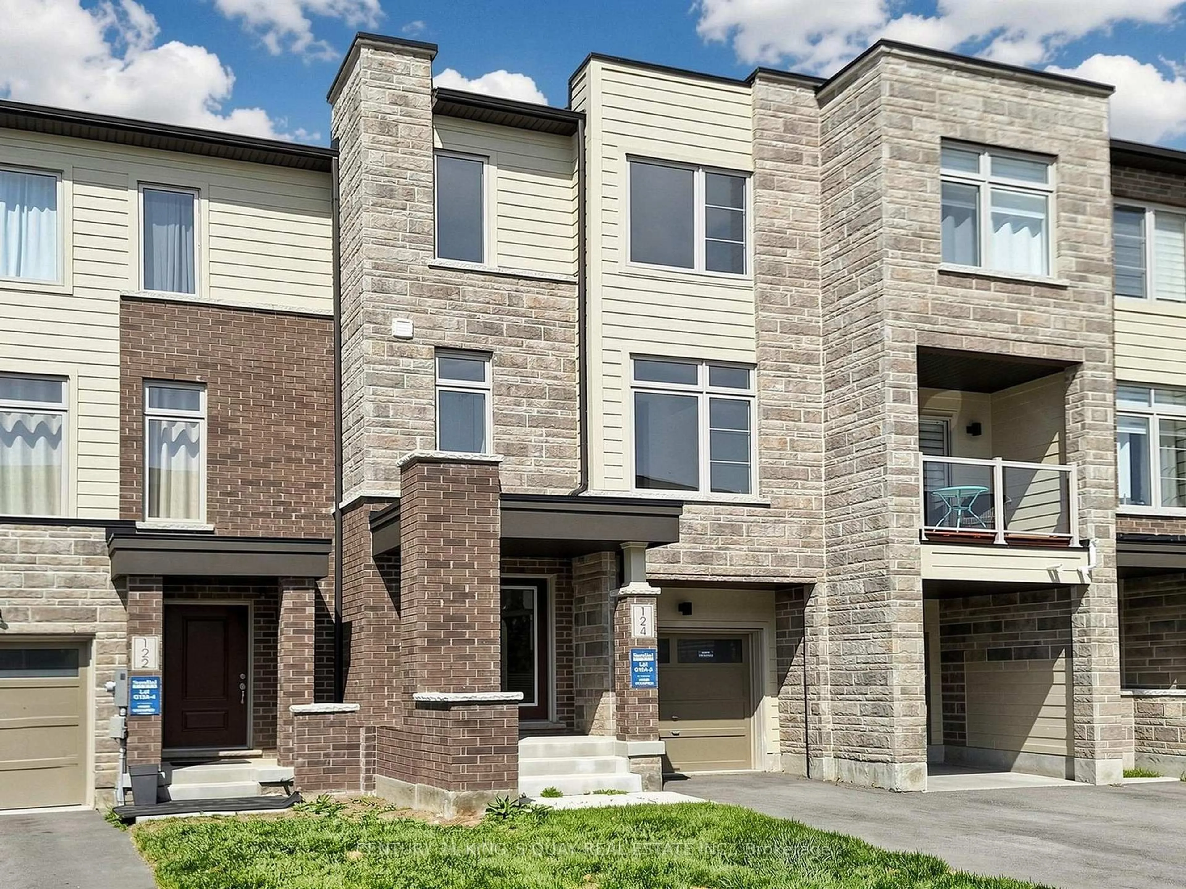 Home with brick exterior material, street for 124 Solstice Circ, Newmarket Ontario L3X 0L7