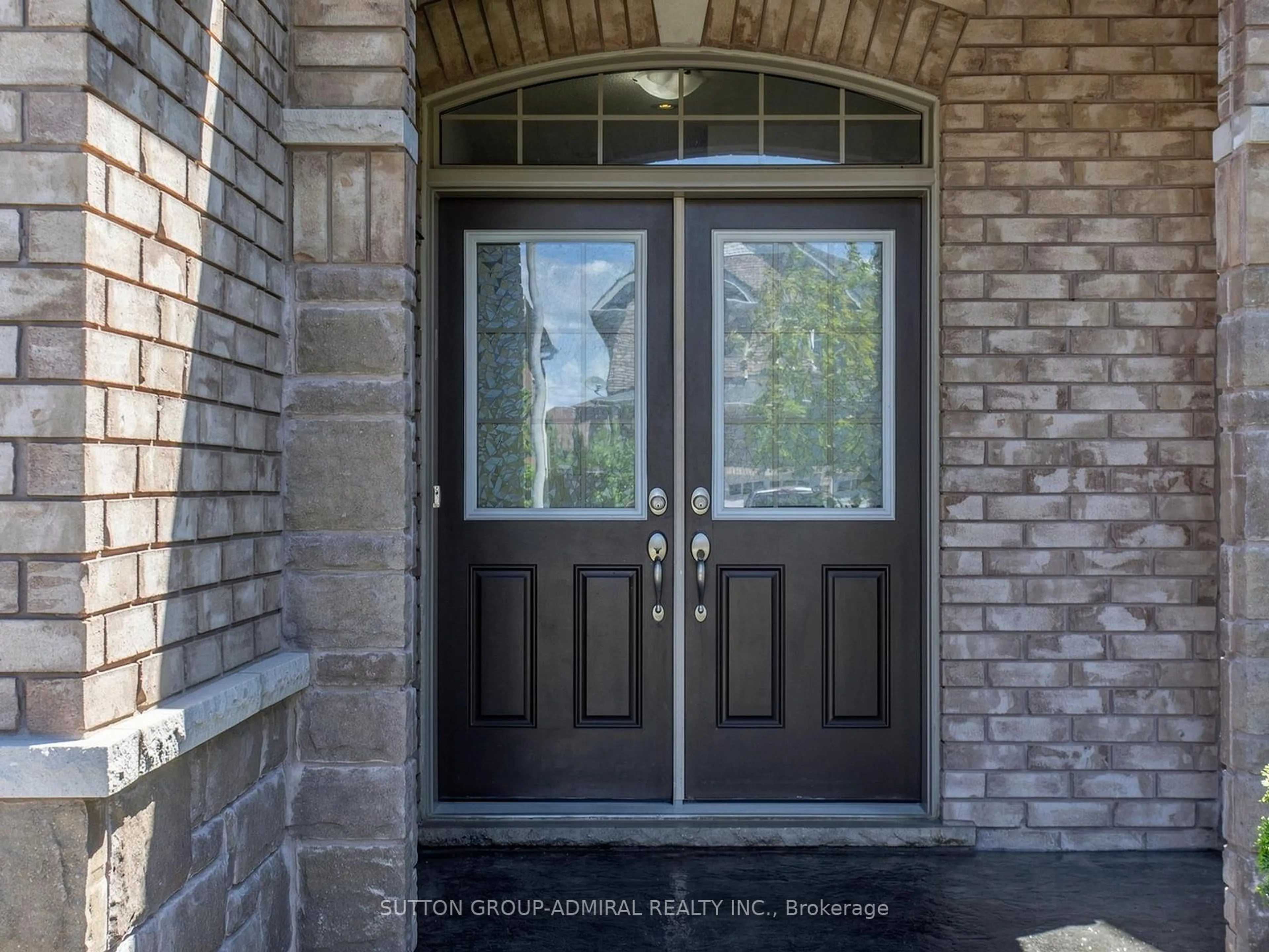 Indoor entryway for 1311 Hunter St, Innisfil Ontario L9S 0H1