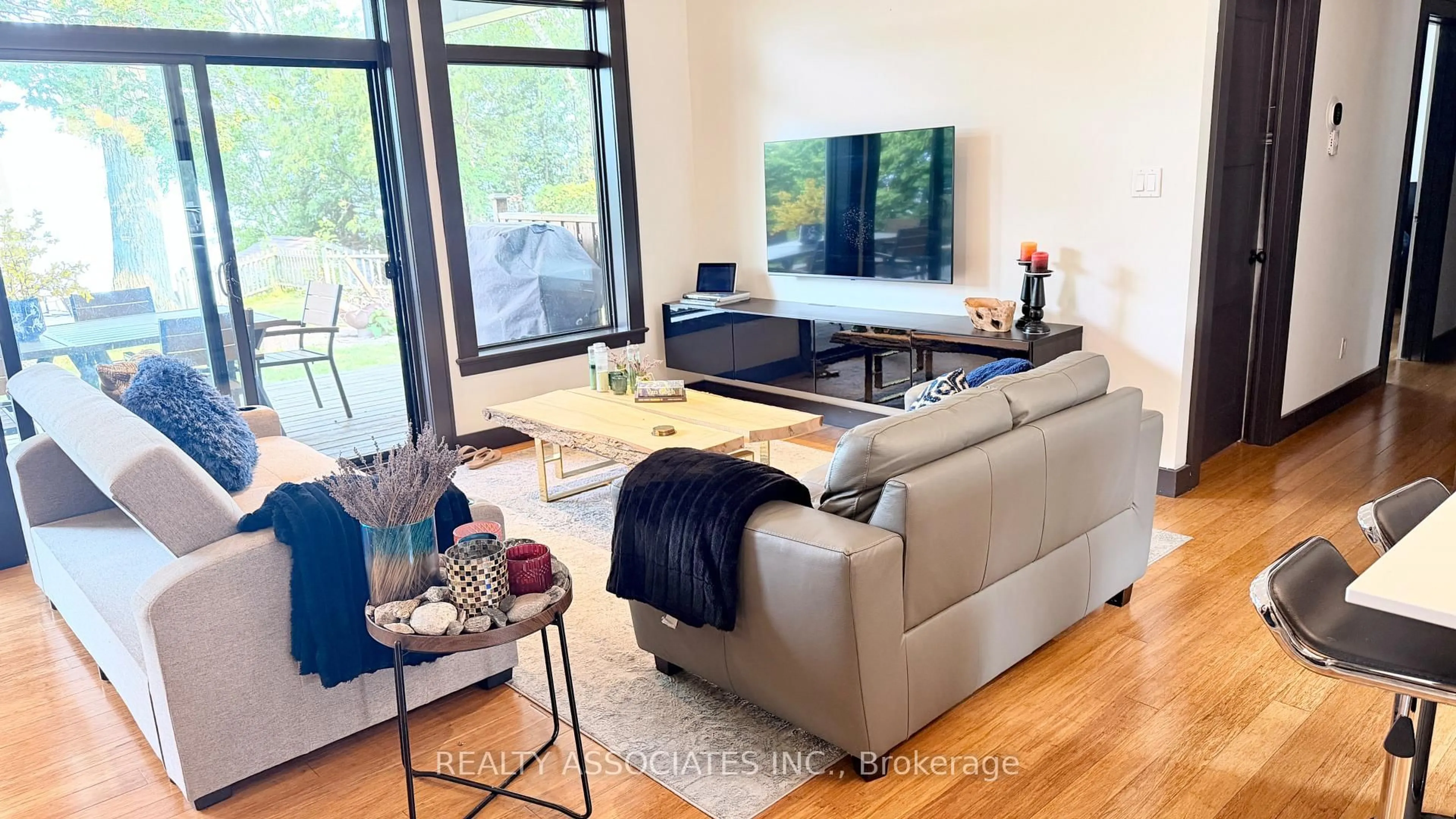 Living room with furniture, wood/laminate floor for 28 Garden Gate, Brock Ontario L0K 1A0