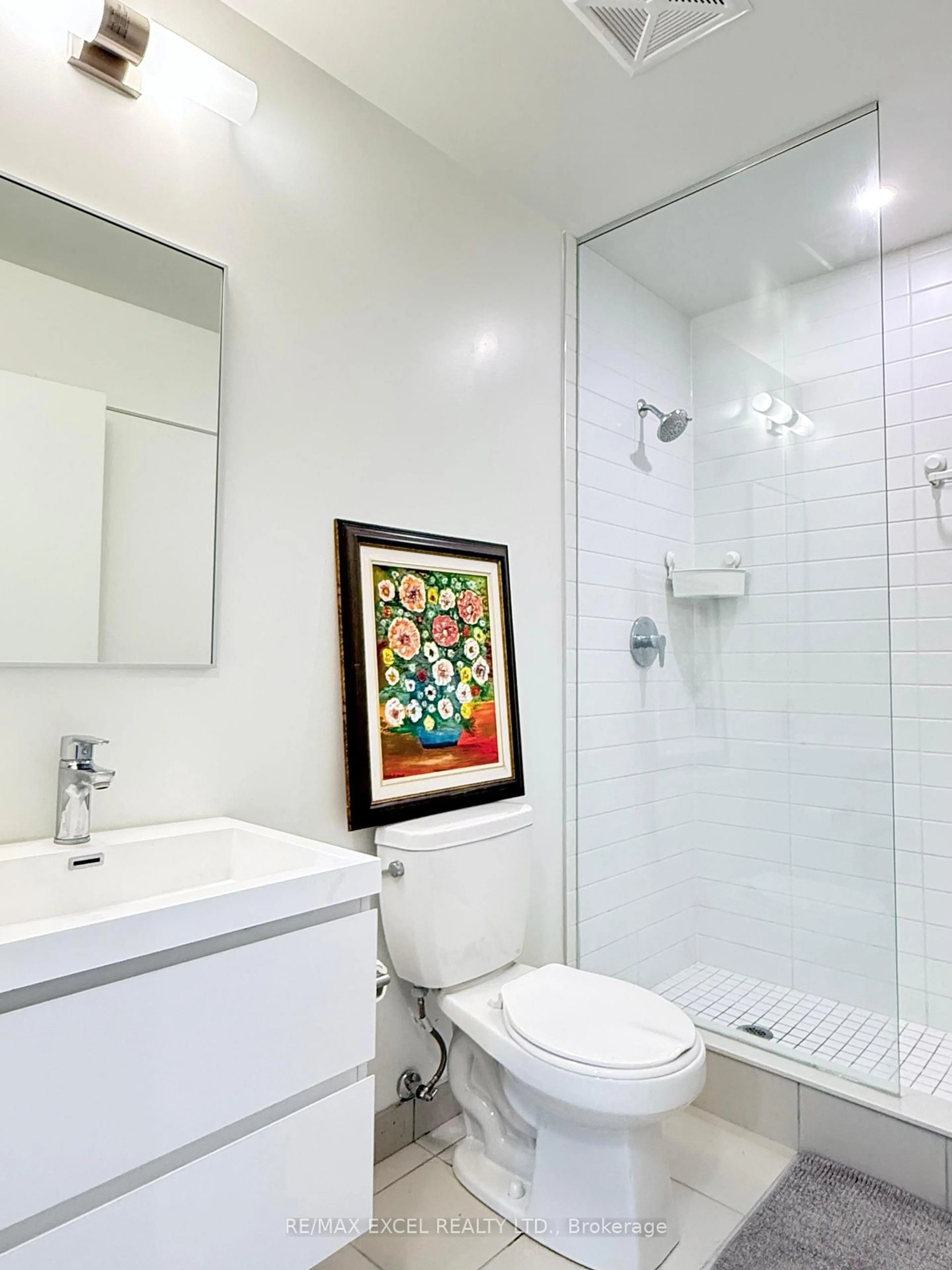 Contemporary bathroom, ceramic/tile floor for 292 Verdale Crossing #1018B, Markham Ontario L6G 0H6