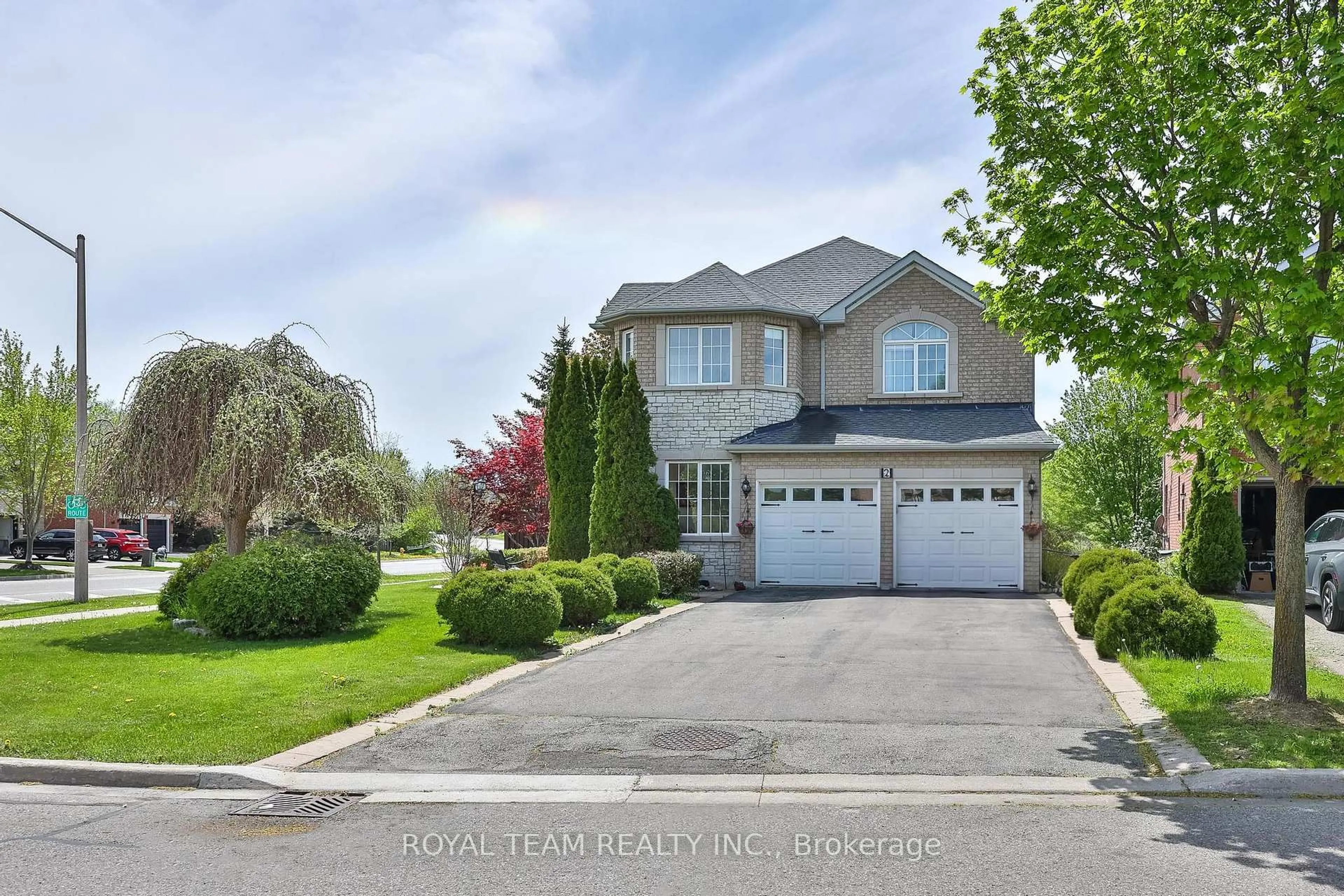 A pic from outside/outdoor area/front of a property/back of a property/a pic from drone, street for 2 Sandway Cres, Vaughan Ontario L6A 2M1