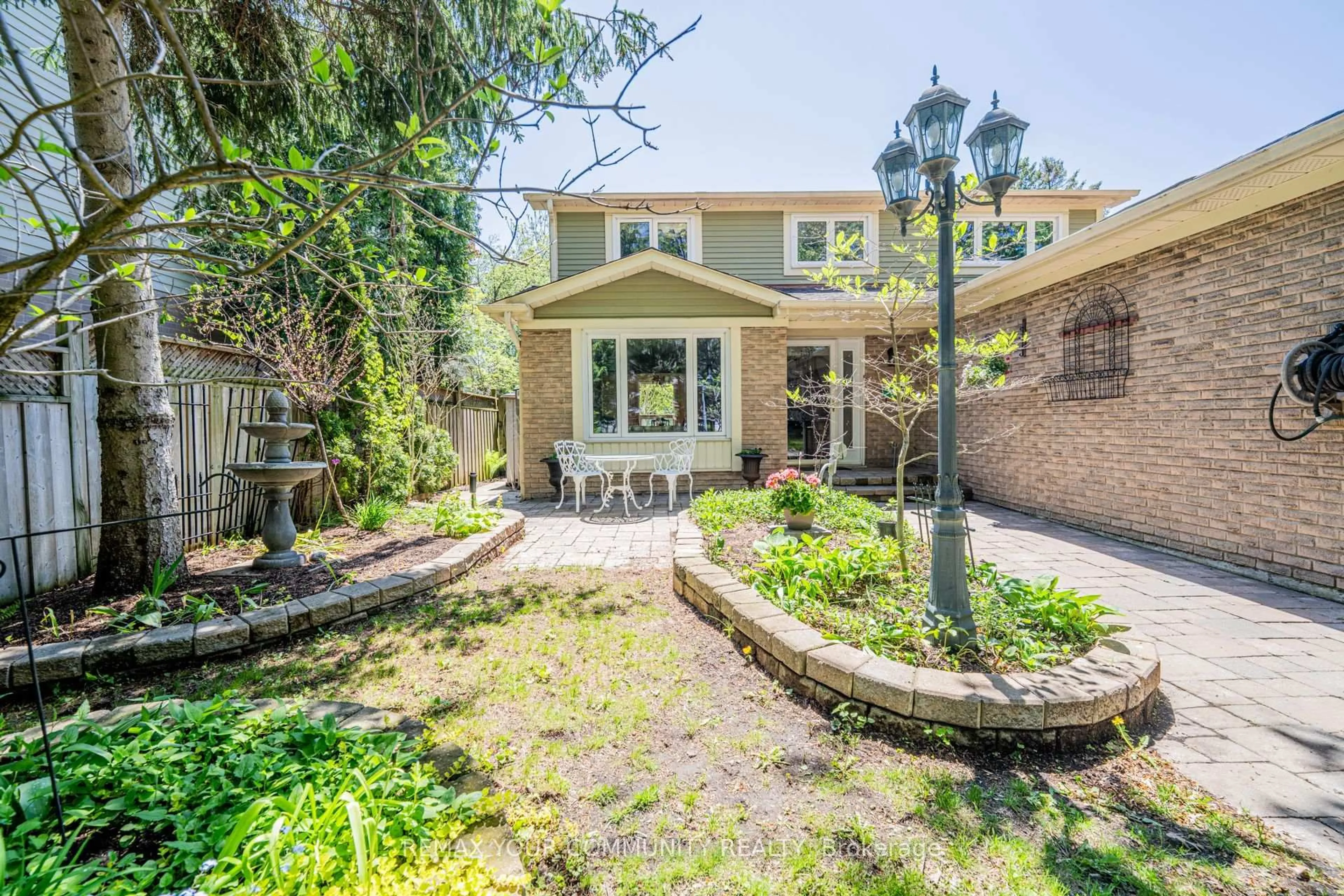 Unknown for 27 Drumern Cres, Richmond Hill Ontario L4C 5H9