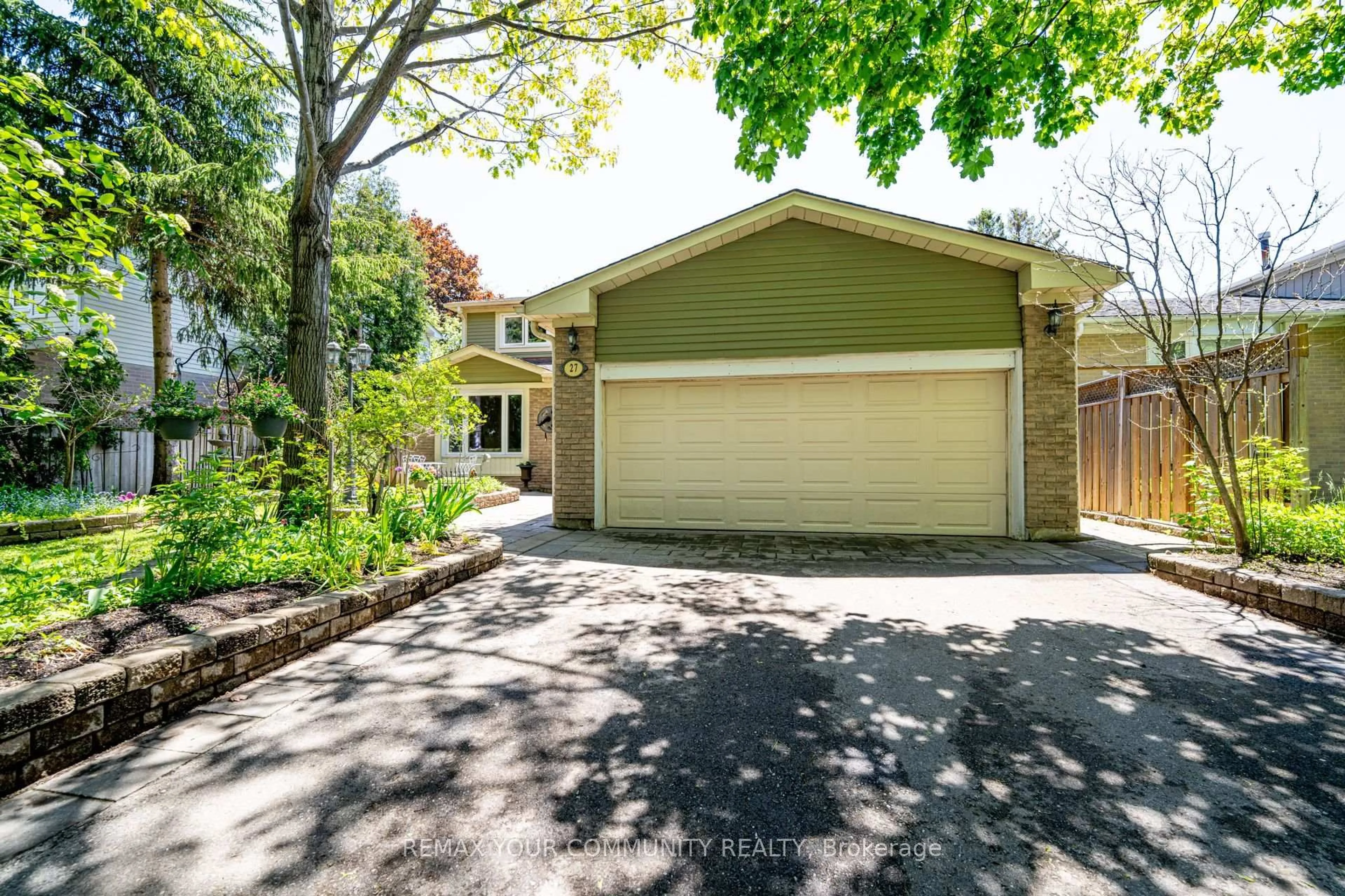 Unknown for 27 Drumern Cres, Richmond Hill Ontario L4C 5H9