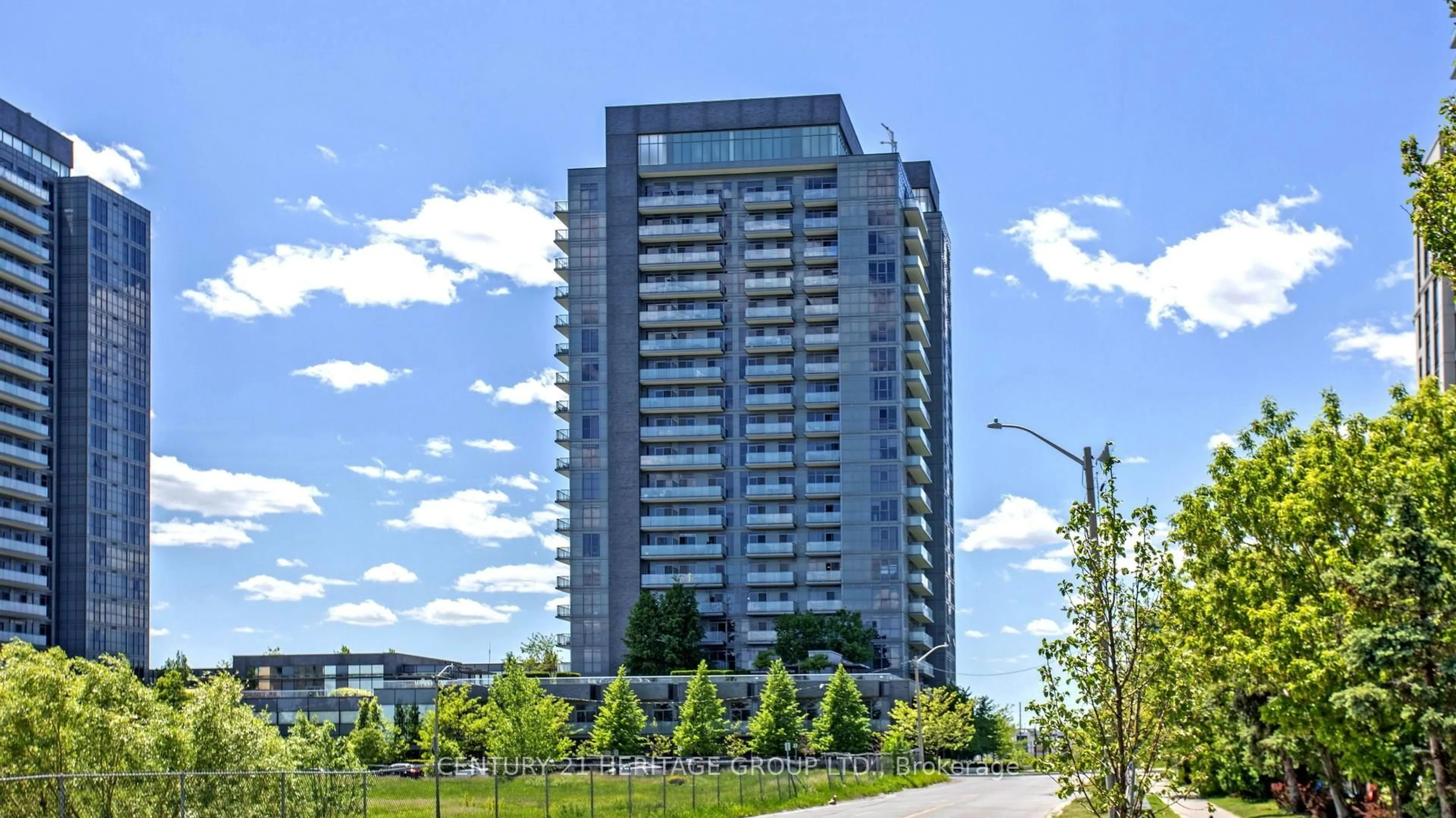Indoor foyer for 65 Oneida Cres #1106, Richmond Hill Ontario L4B 0G9
