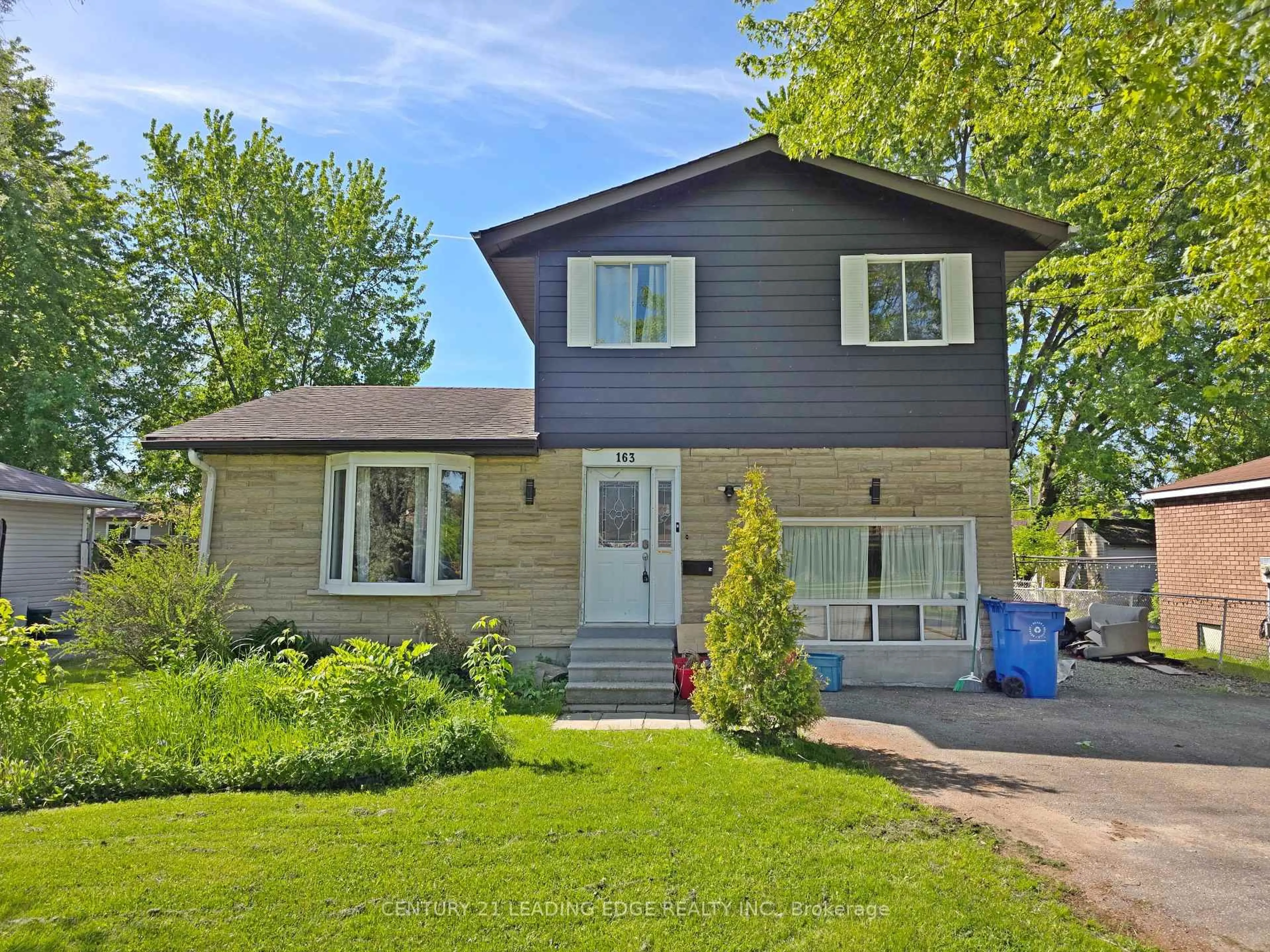 Home with vinyl exterior material, street for 163 Gwendolyn Blvd, Georgina Ontario L4P 2K1