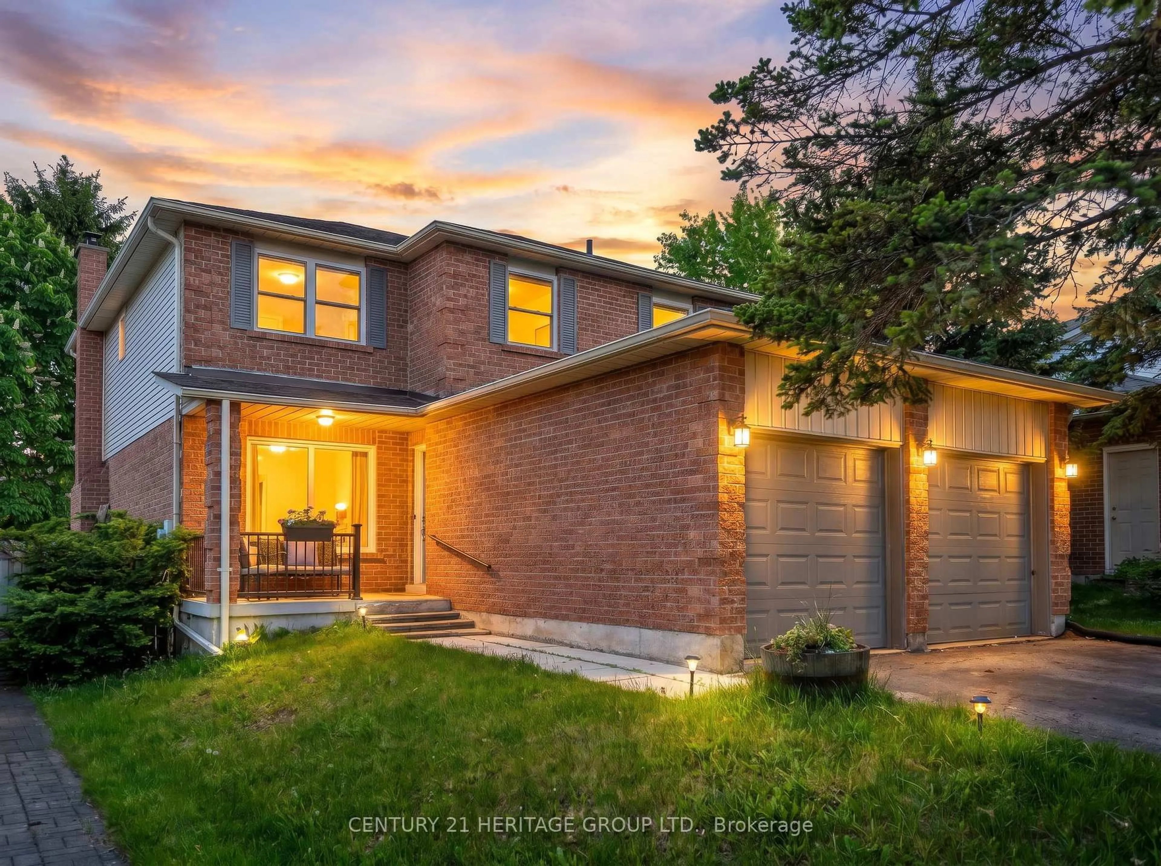 Home with brick exterior material, street for 228 Billings Cres, Newmarket Ontario L3Y 7Y6