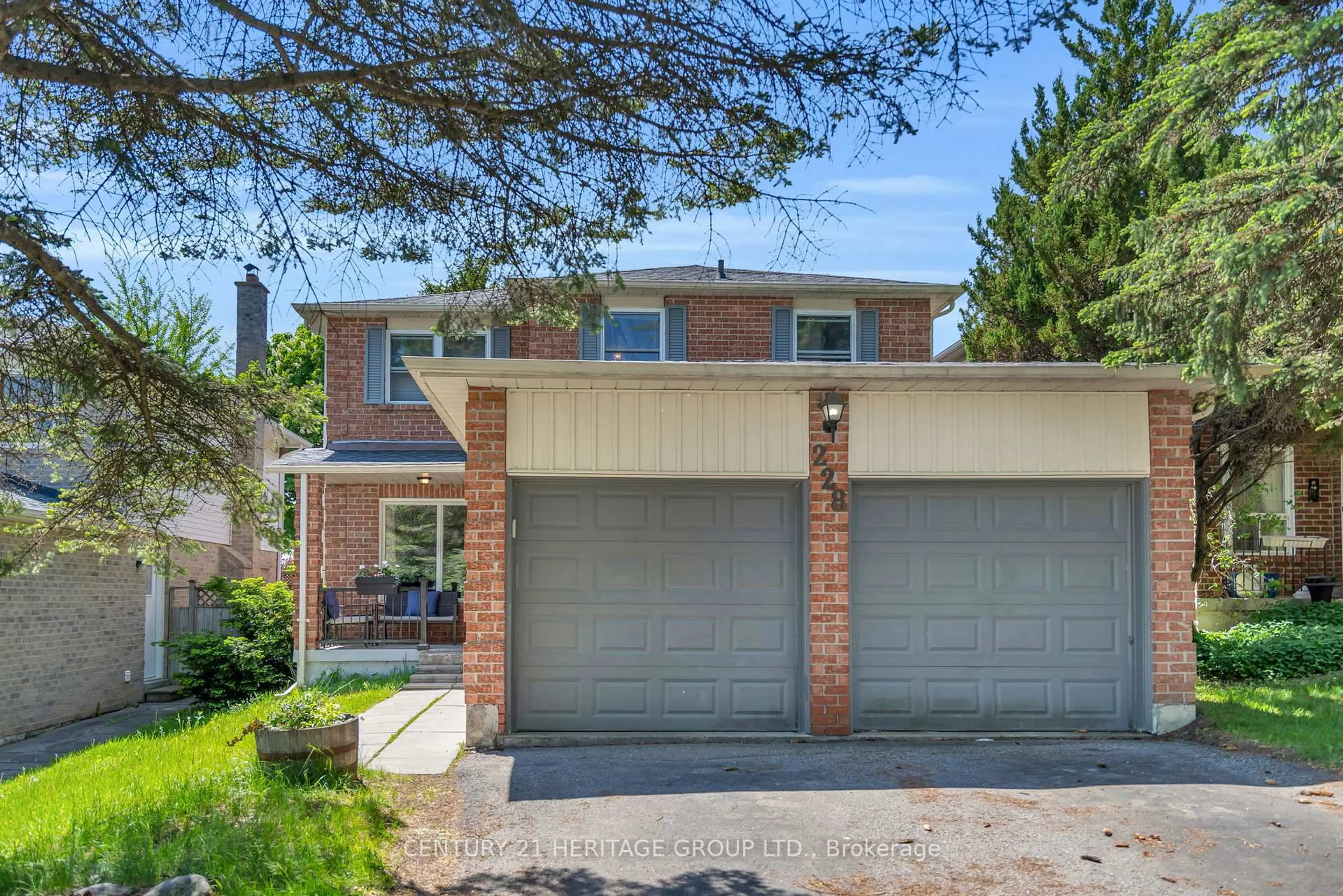 Home with brick exterior material, street for 228 Billings Cres, Newmarket Ontario L3Y 7Y6