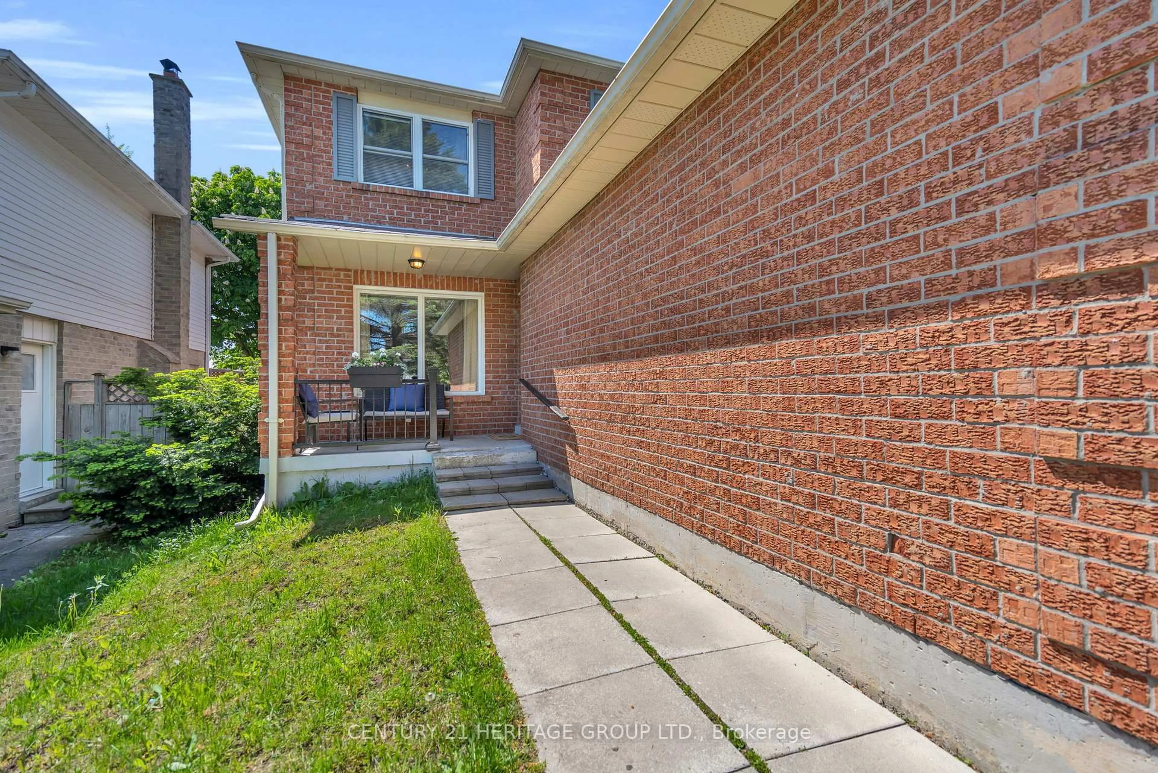 Home with brick exterior material, street for 228 Billings Cres, Newmarket Ontario L3Y 7Y6