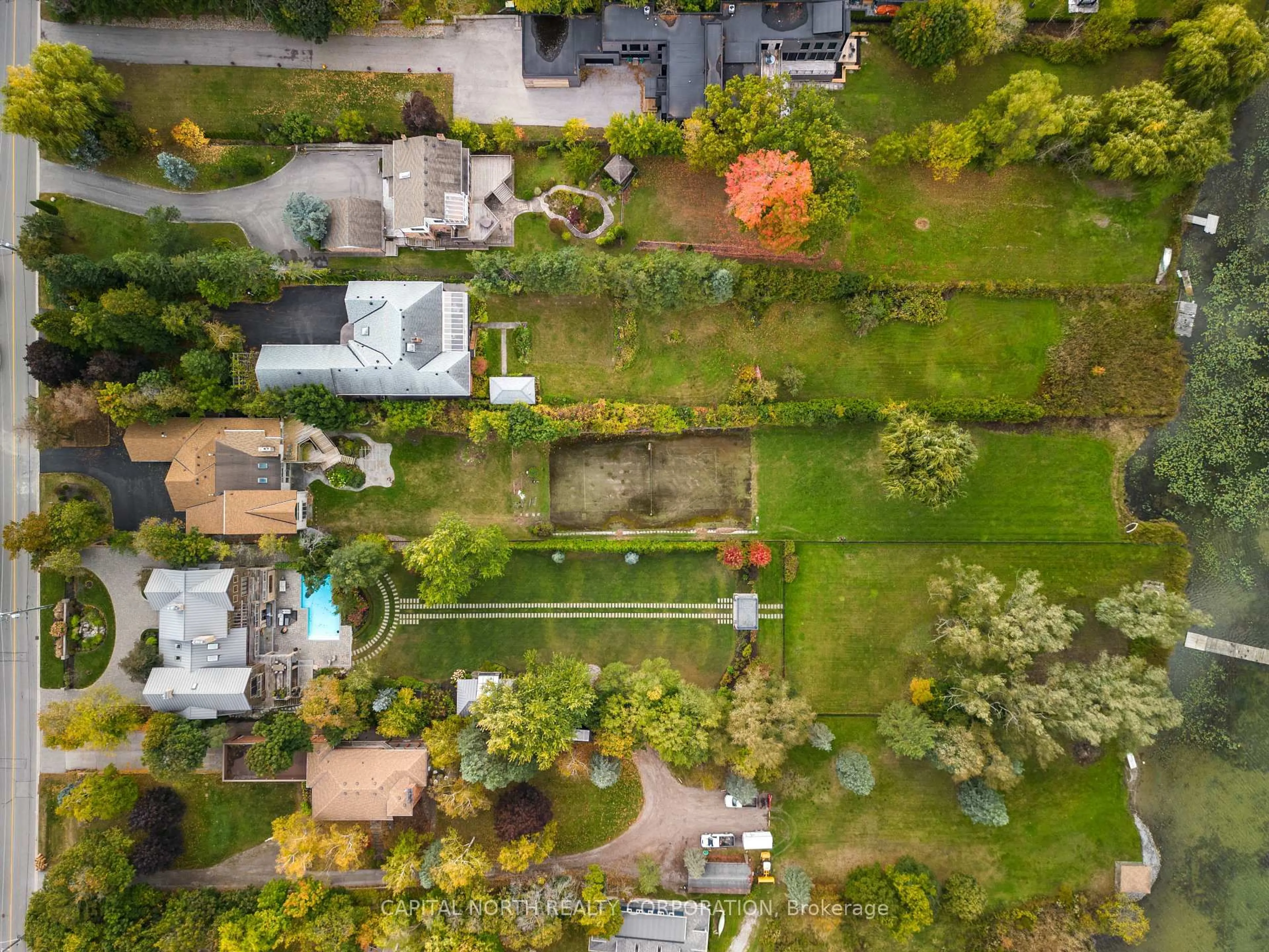 A pic from outside/outdoor area/front of a property/back of a property/a pic from drone, street for 414 Sunset Beach Rd, Richmond Hill Ontario L4E 3H9
