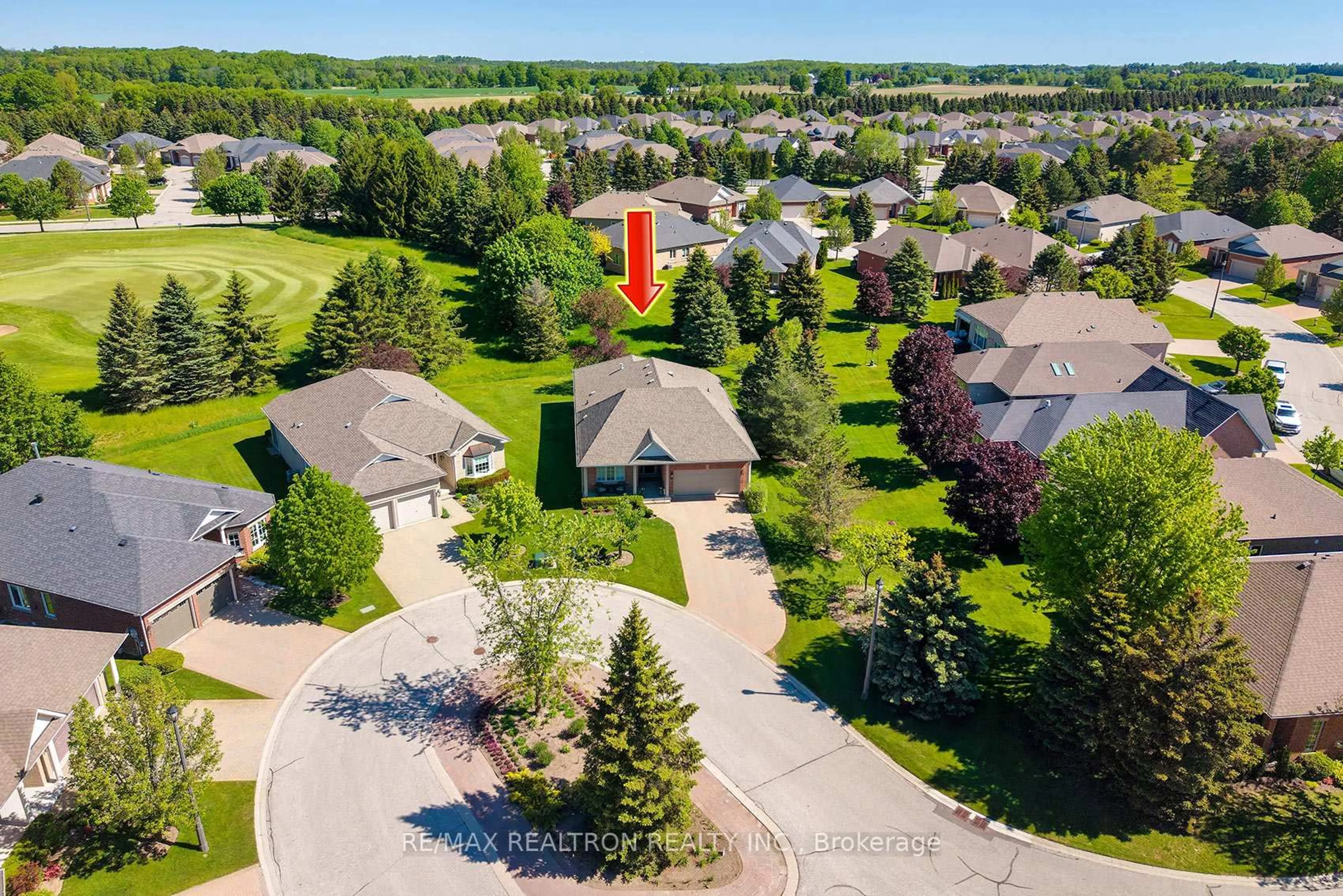 A pic from outside/outdoor area/front of a property/back of a property/a pic from drone, street for 26 Hagen Hollow, Whitchurch-Stouffville Ontario L4A 1N3
