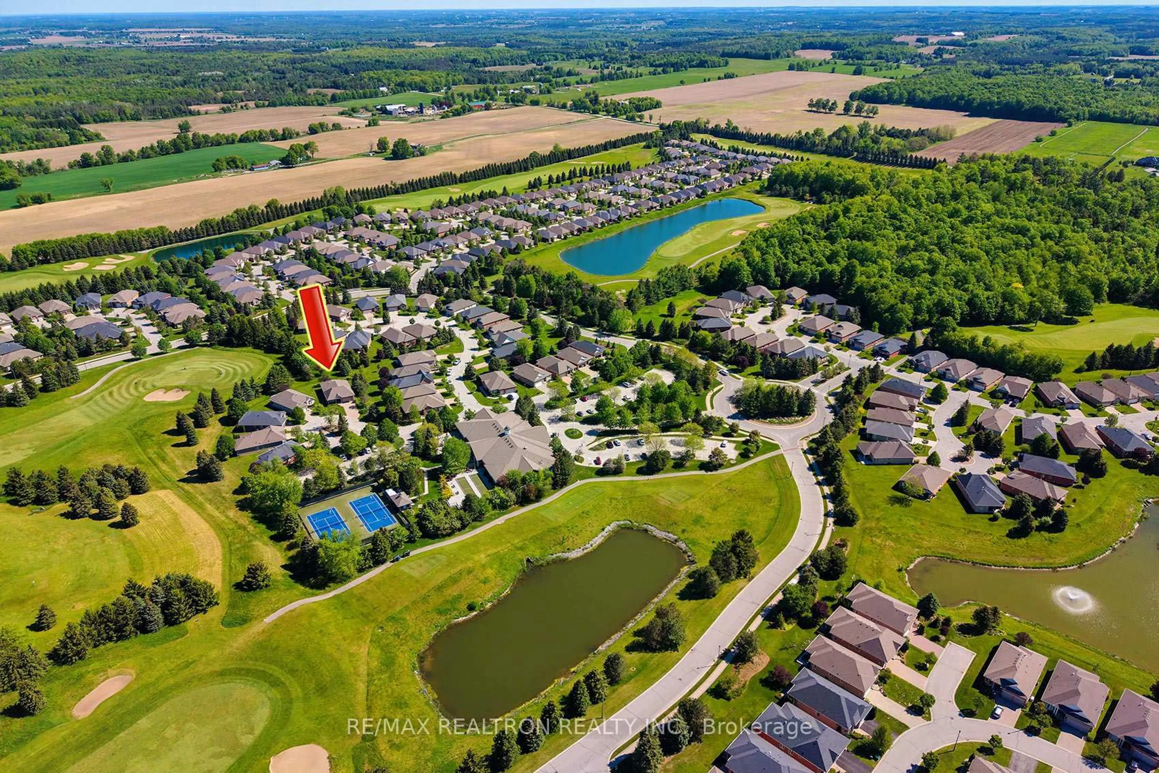 A pic from outside/outdoor area/front of a property/back of a property/a pic from drone, water/lake/river/ocean view for 26 Hagen Hollow, Whitchurch-Stouffville Ontario L4A 1N3