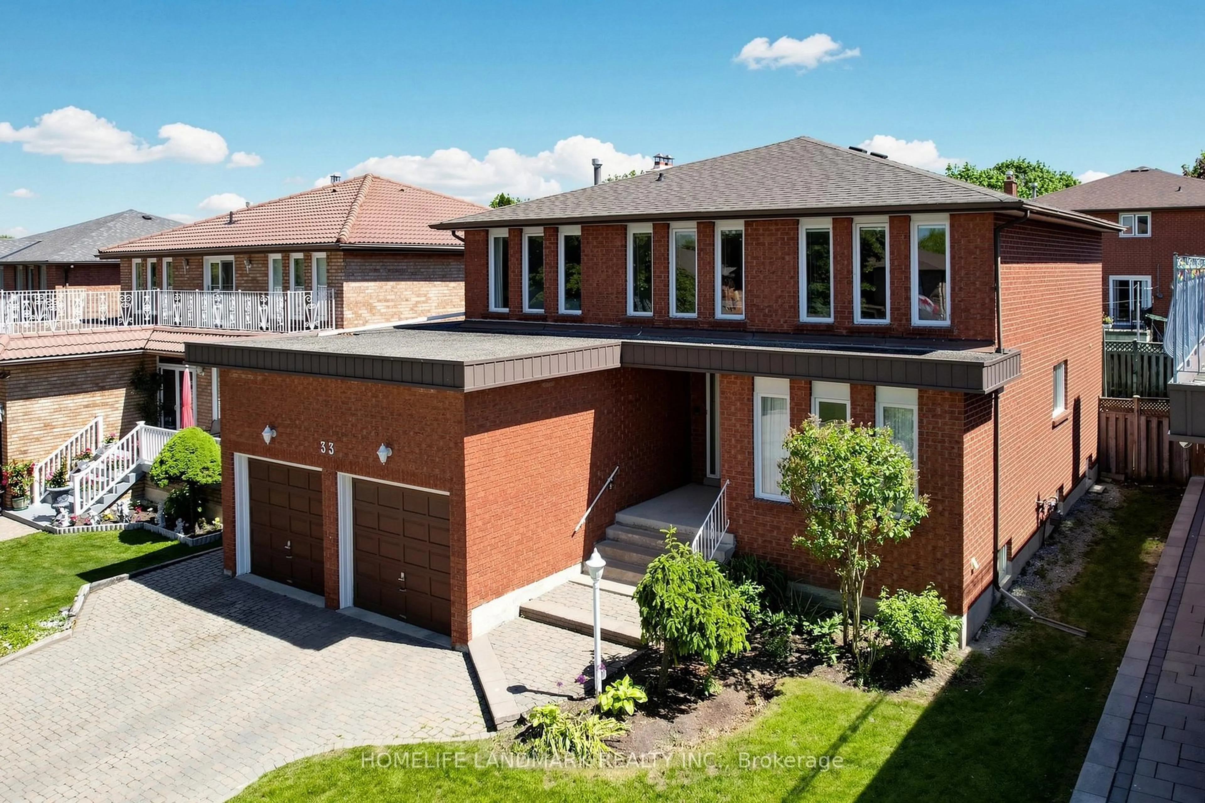 Home with brick exterior material, street for 33 Dundee Cres, Markham Ontario L3R 8Y7