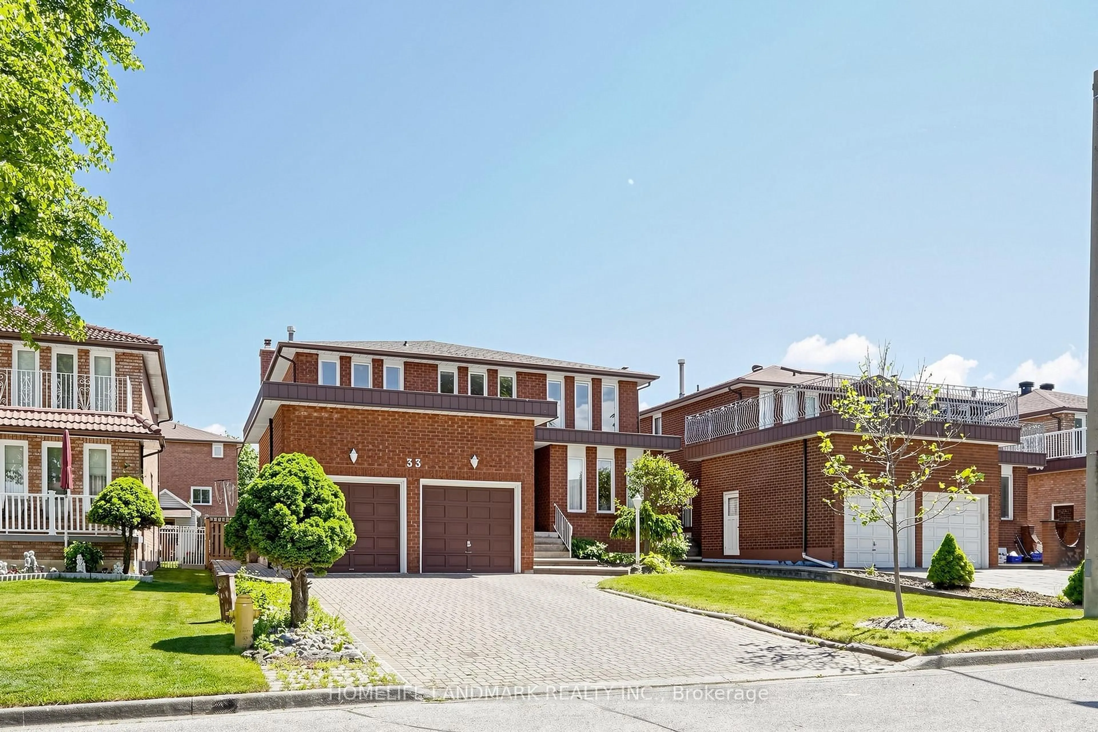 Home with brick exterior material, street for 33 Dundee Cres, Markham Ontario L3R 8Y7