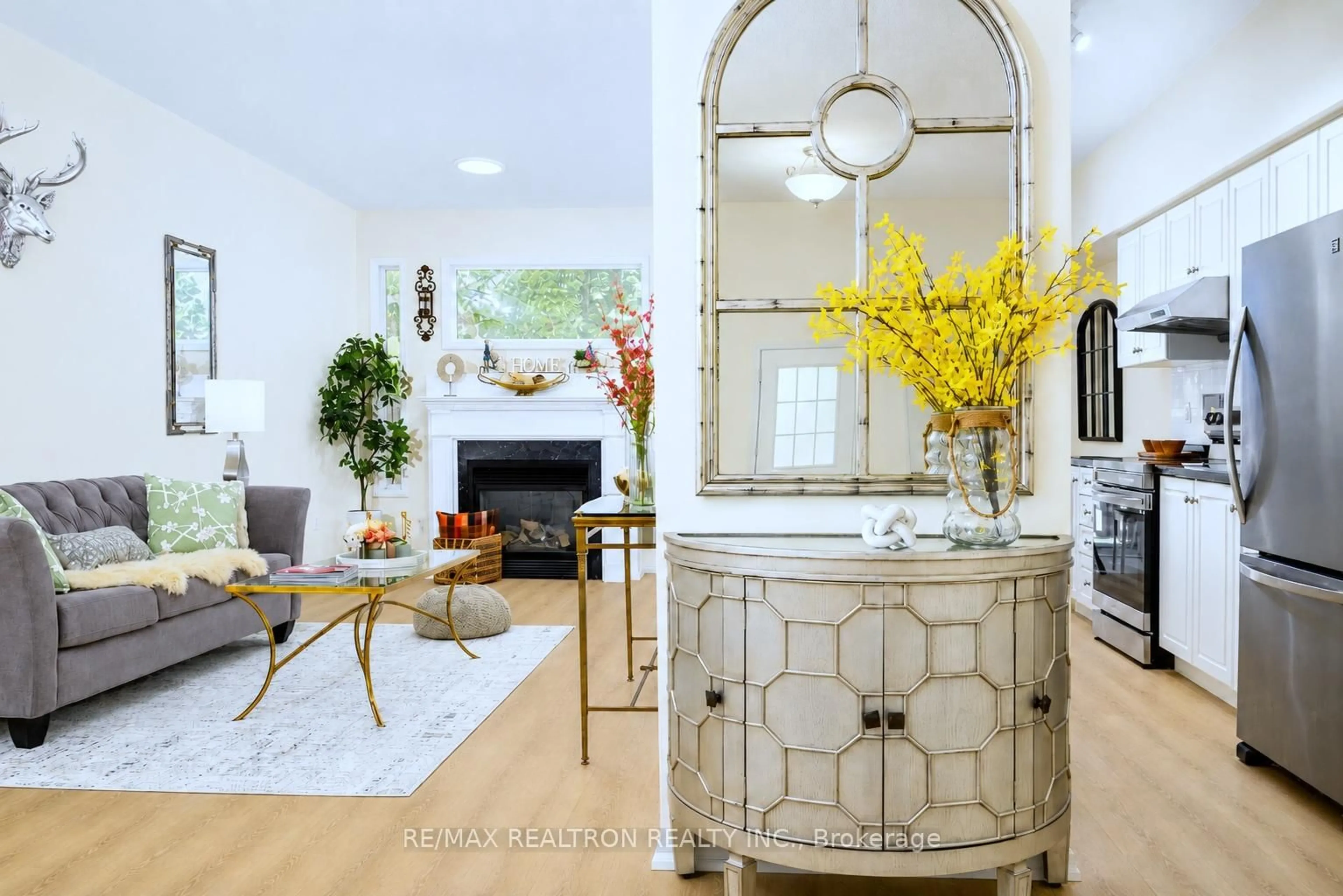 Indoor entryway for 11 Zermatt Way, Markham Ontario L3R 5H9