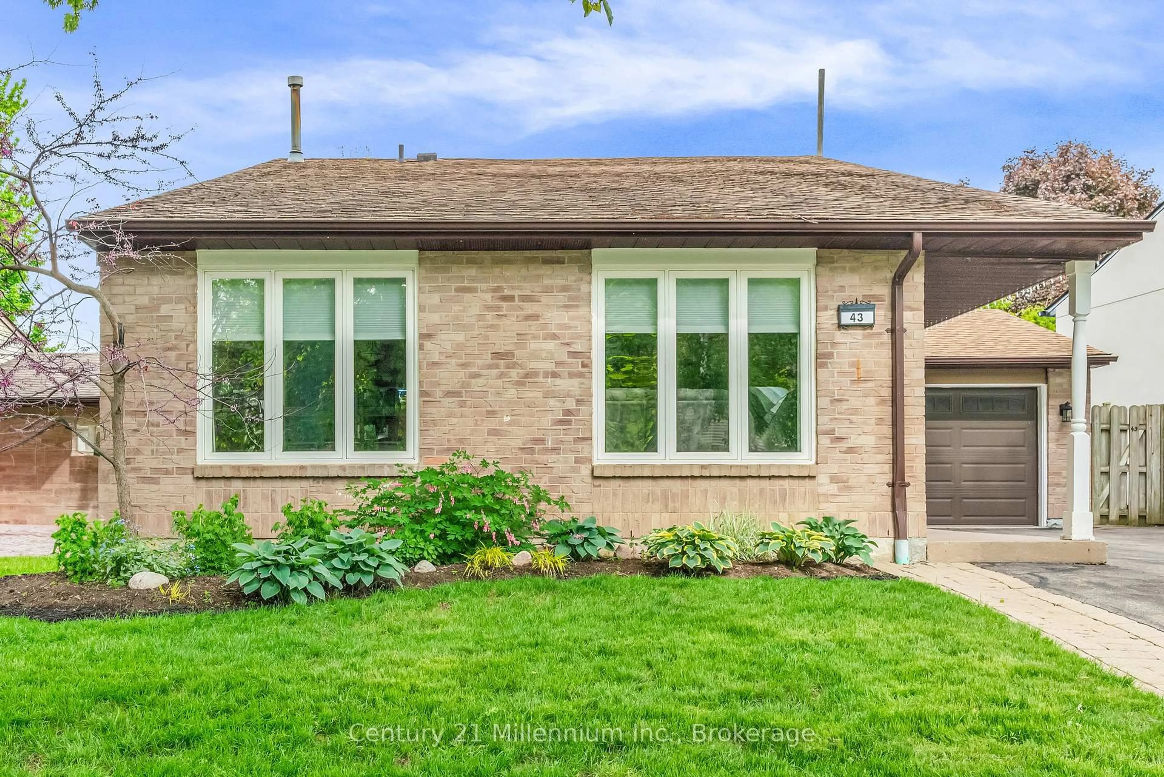Home with brick exterior material, street for 43 Stoddart Dr #Drive, Aurora Ontario L4G 2G2