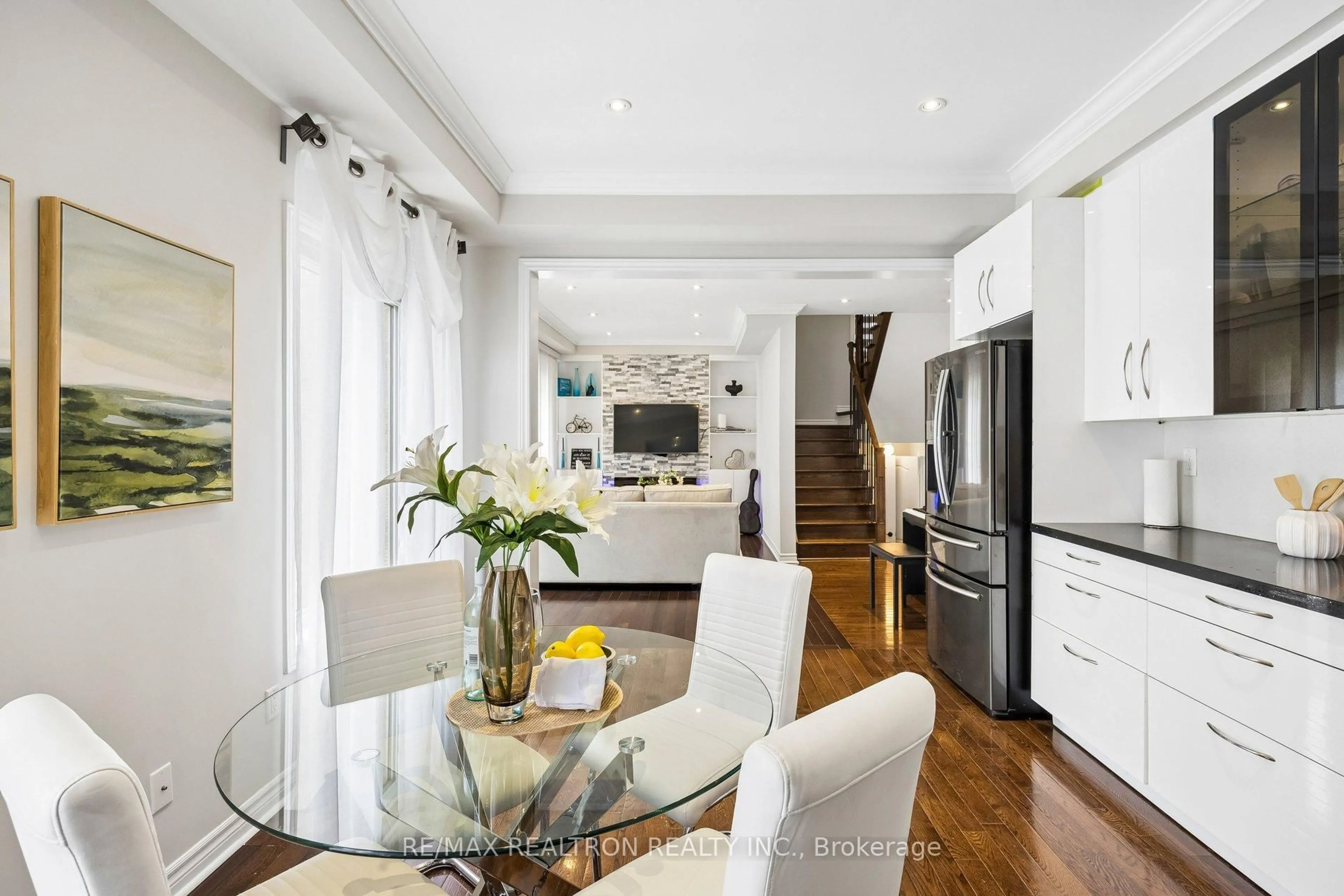 Contemporary kitchen, unknown for 9 Pavarotti St, Richmond Hill Ontario L4E 0R5