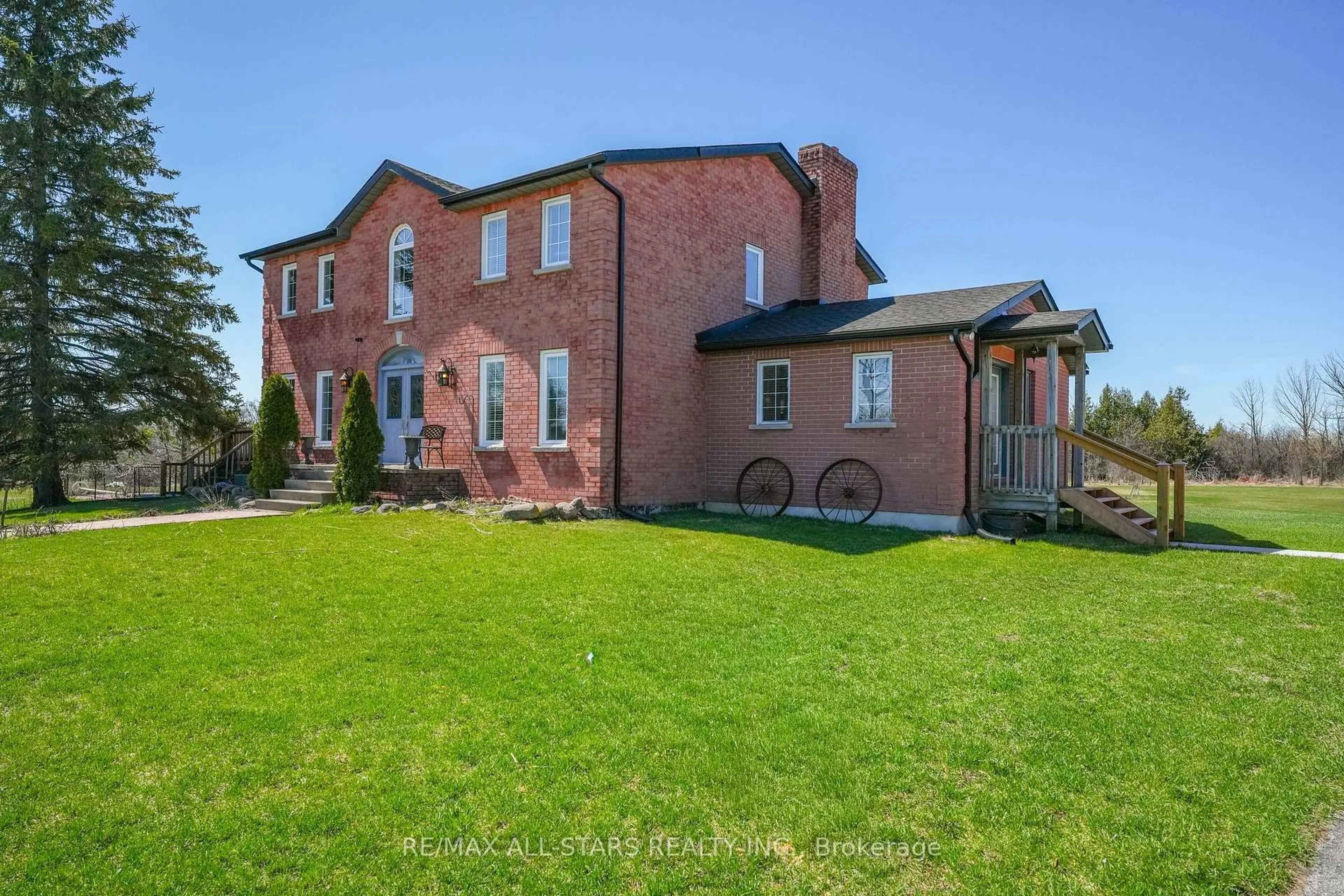 A pic from outside/outdoor area/front of a property/back of a property/a pic from drone, building for 25472 Lakeridge Rd, Georgina Ontario L0E 1N0
