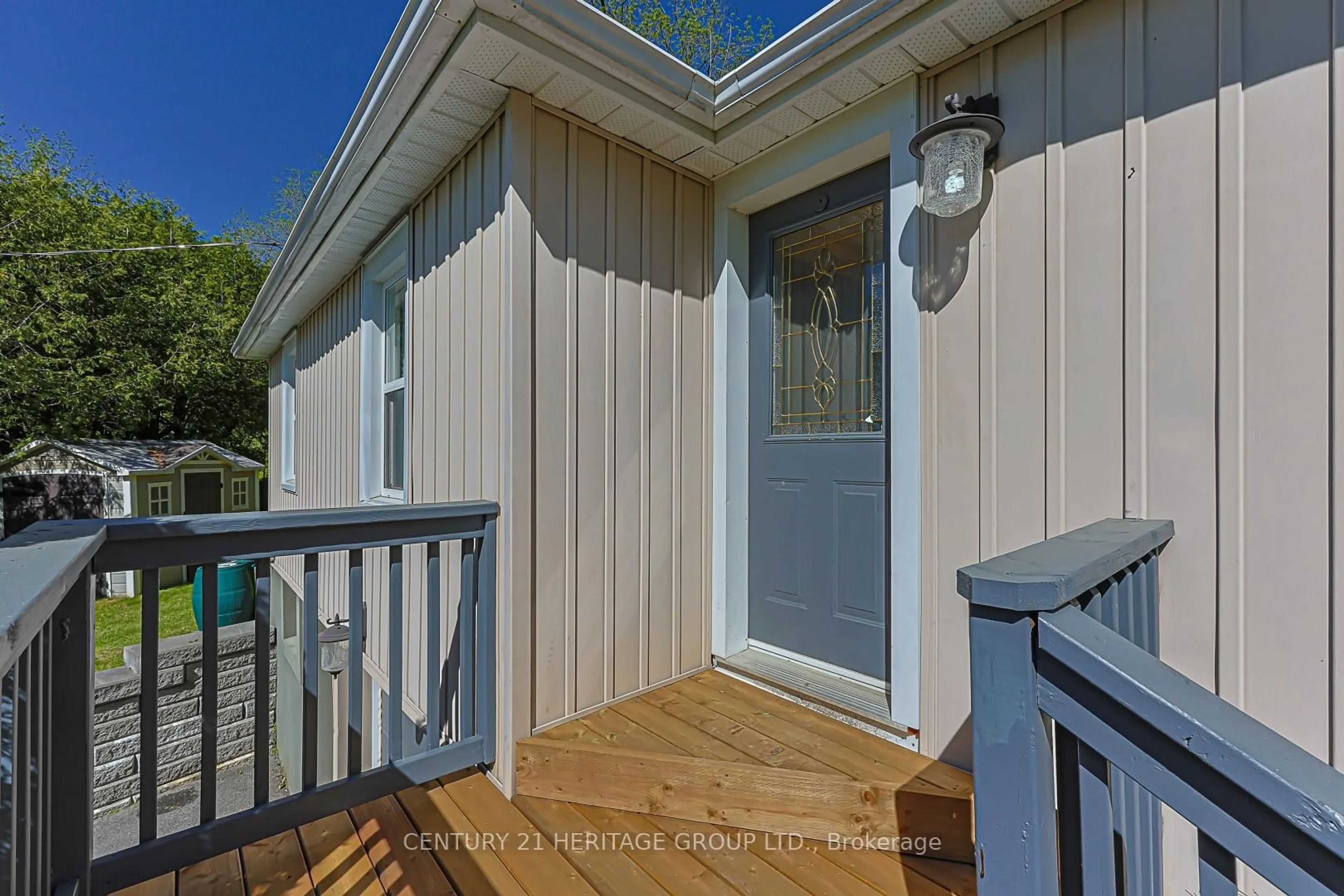 Home with vinyl exterior material, water/lake/river/ocean view for 178 Main St, Newmarket Ontario L3Y 9B2