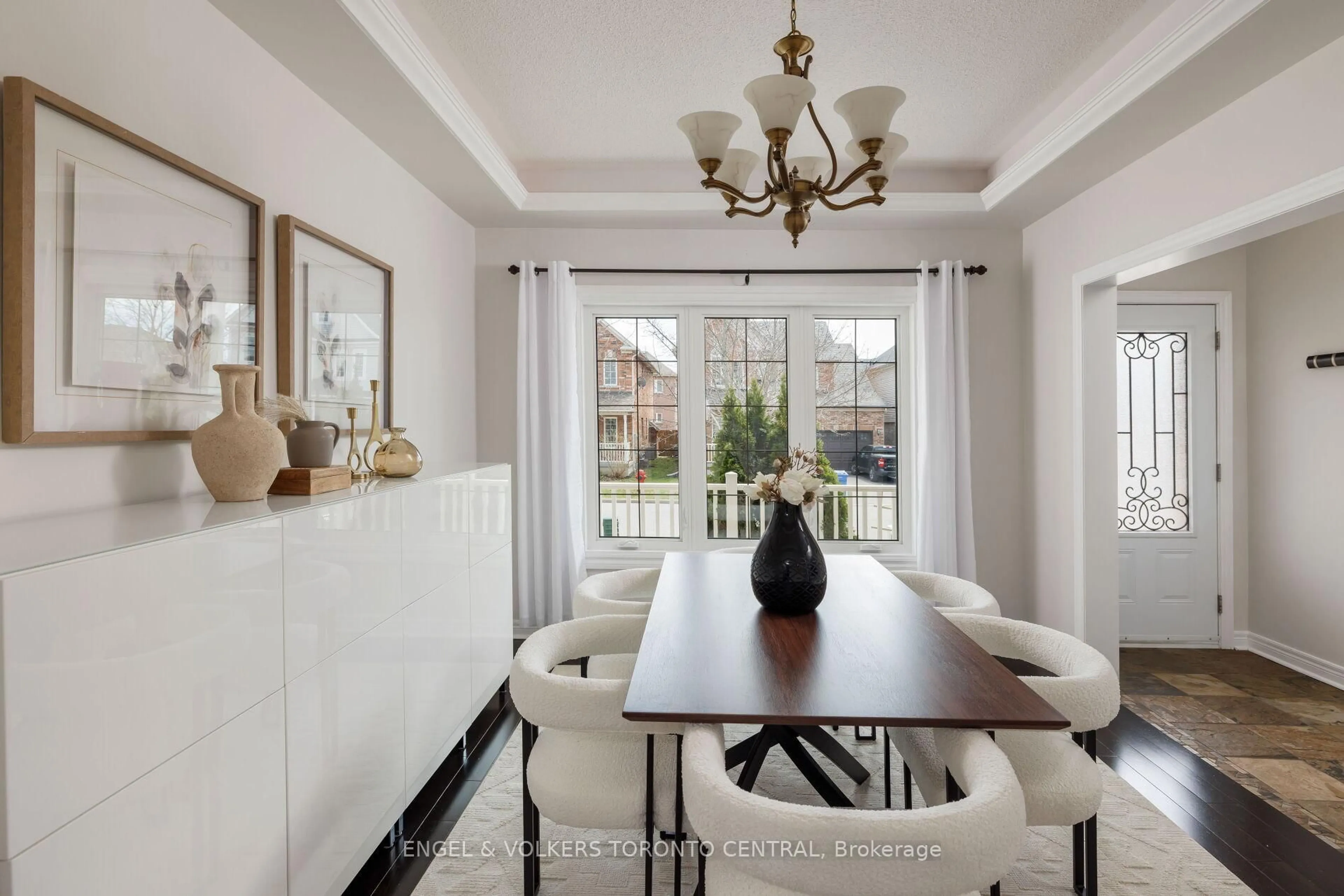 Dining room, ceramic/tile floor for 337 Kirkvalley Cres, Aurora Ontario L4G 7S1