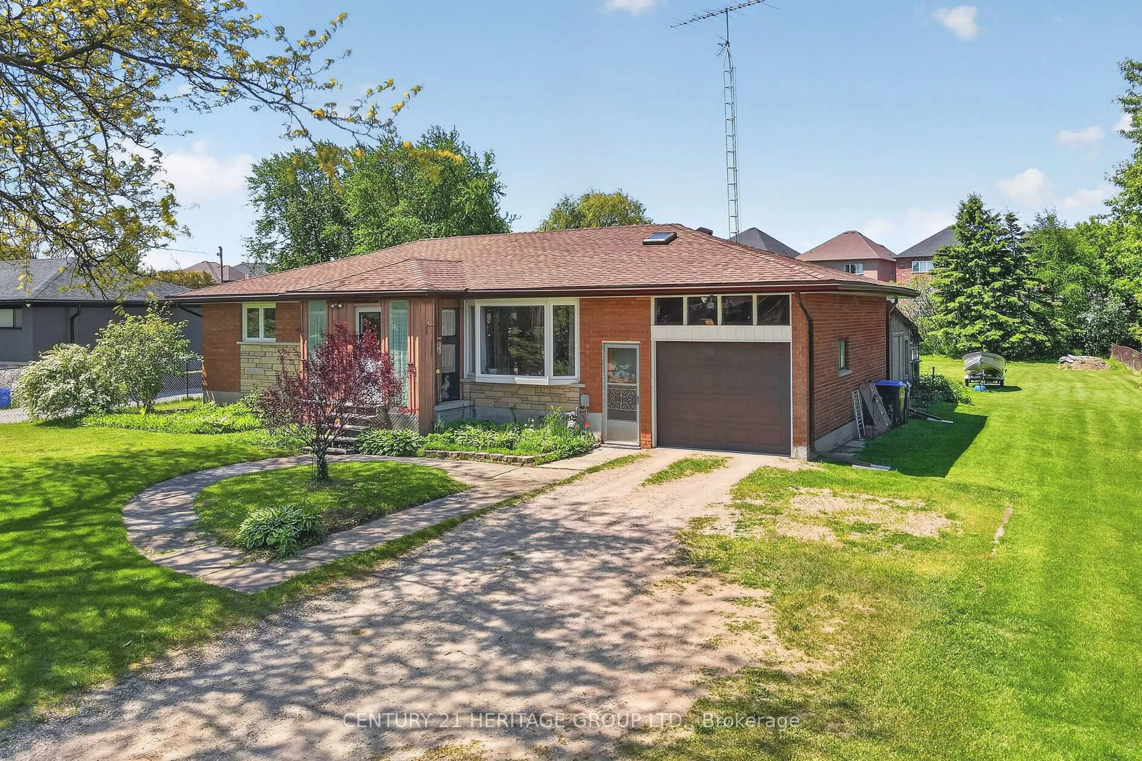 Home with brick exterior material, street for 640 Simcoe Rd, Bradford West Gwillimbury Ontario L3Z 4A9