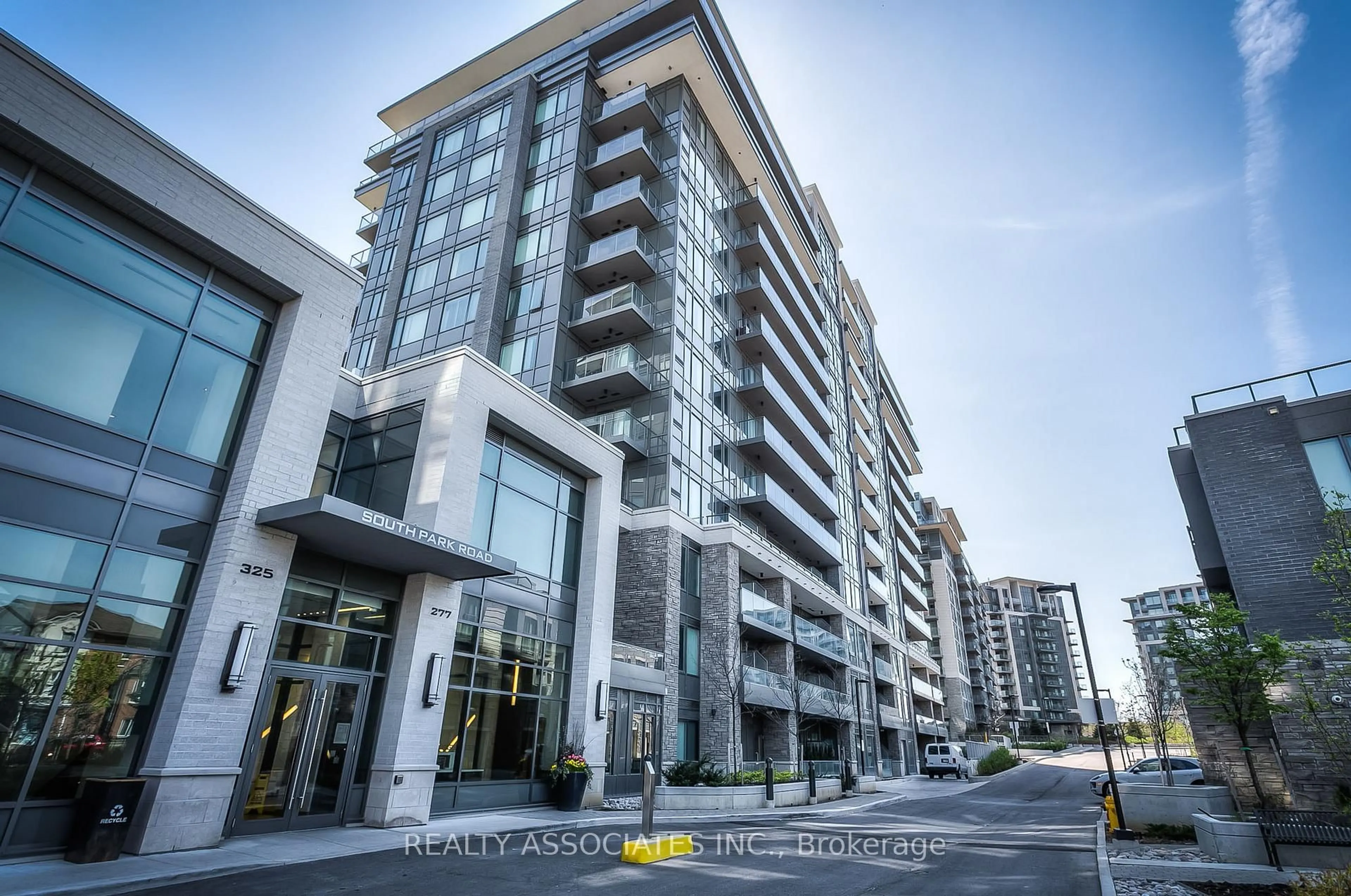 Indoor foyer for 277 South Park Rd #1020, Markham Ontario L3T 0B7