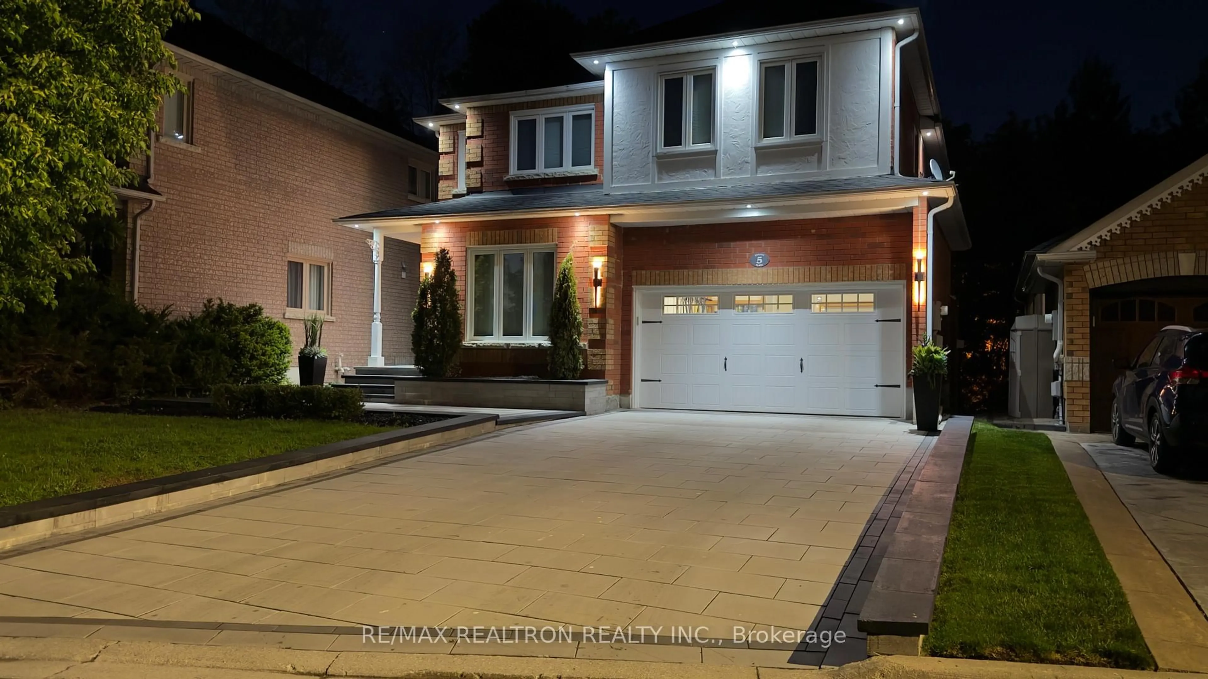 Home with brick exterior material, street for 5 Yvonne Pl, Aurora Ontario L4G 7E5