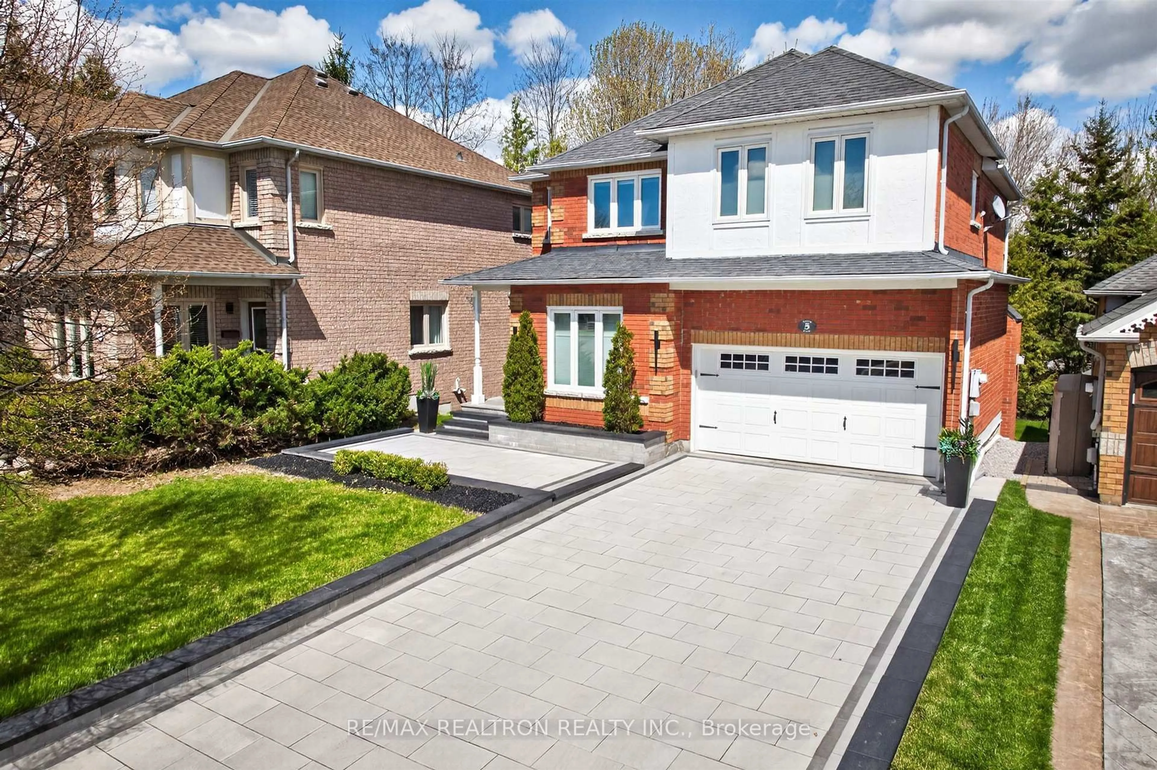 Home with brick exterior material, street for 5 Yvonne Pl, Aurora Ontario L4G 7E5