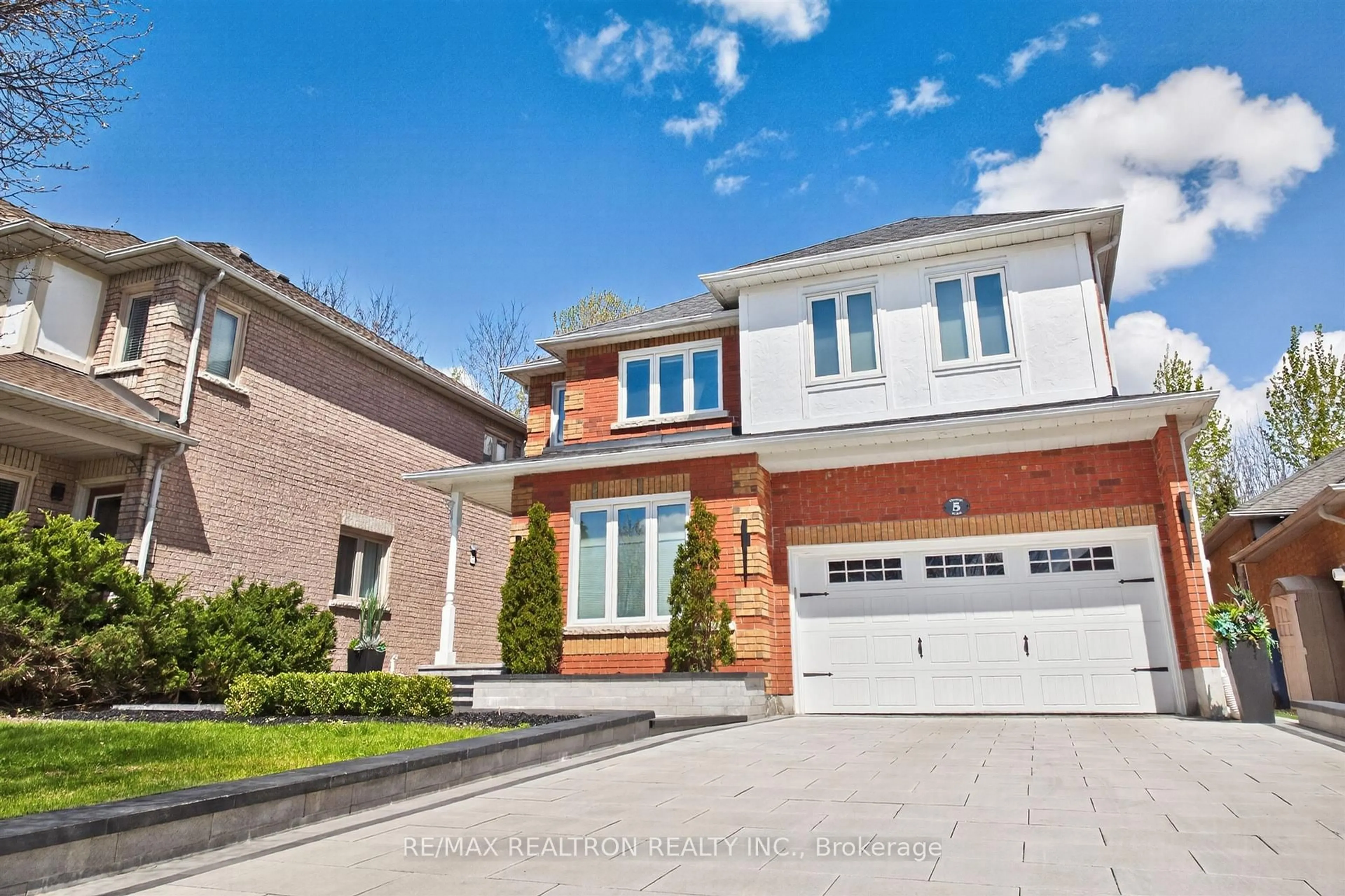 Home with brick exterior material, street for 5 Yvonne Pl, Aurora Ontario L4G 7E5