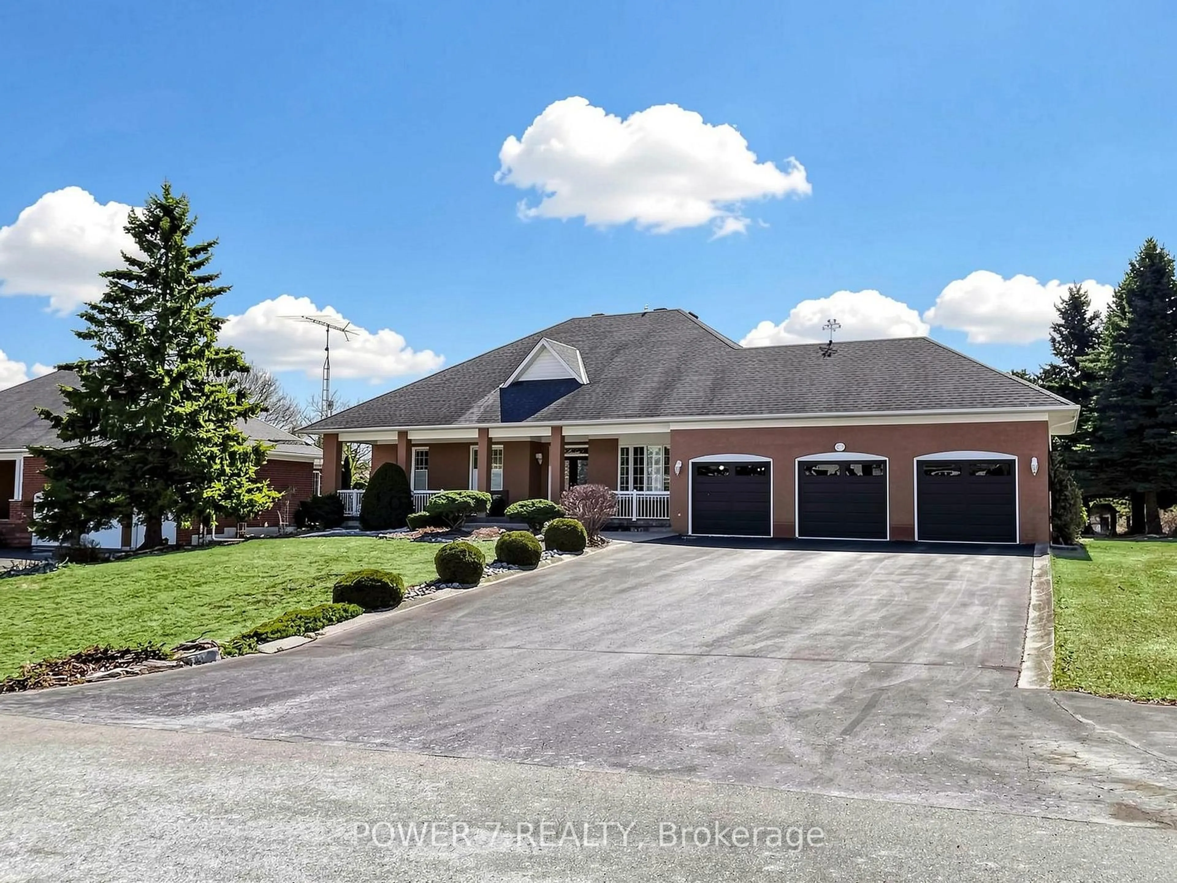 A pic from outside/outdoor area/front of a property/back of a property/a pic from drone, unknown for 49 Pettet Rd, Whitchurch-Stouffville Ontario L4A 3J2