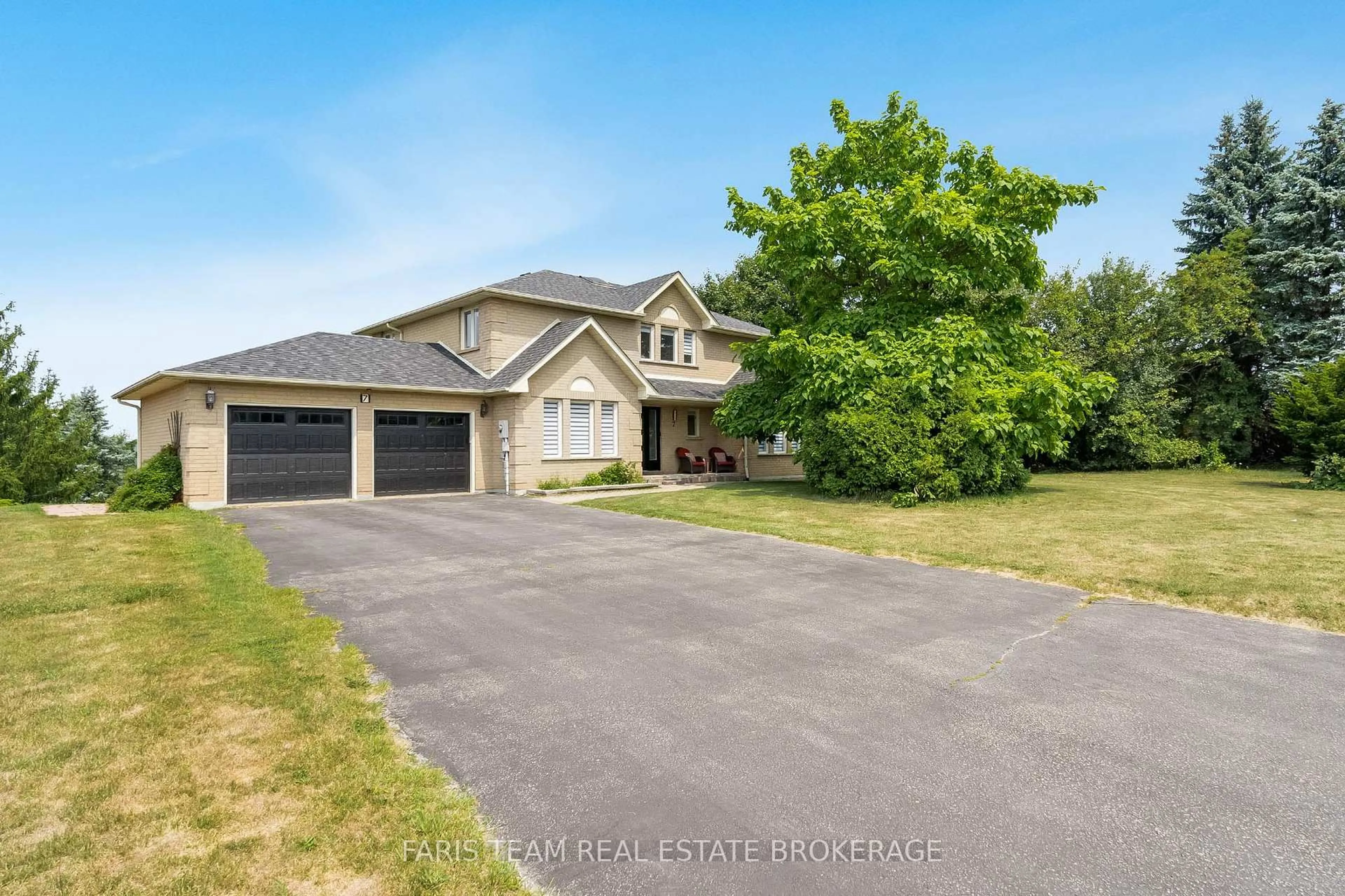 A pic from outside/outdoor area/front of a property/back of a property/a pic from drone, unknown for 7 Golfview Blvd, Bradford West Gwillimbury Ontario L3Z 2A6