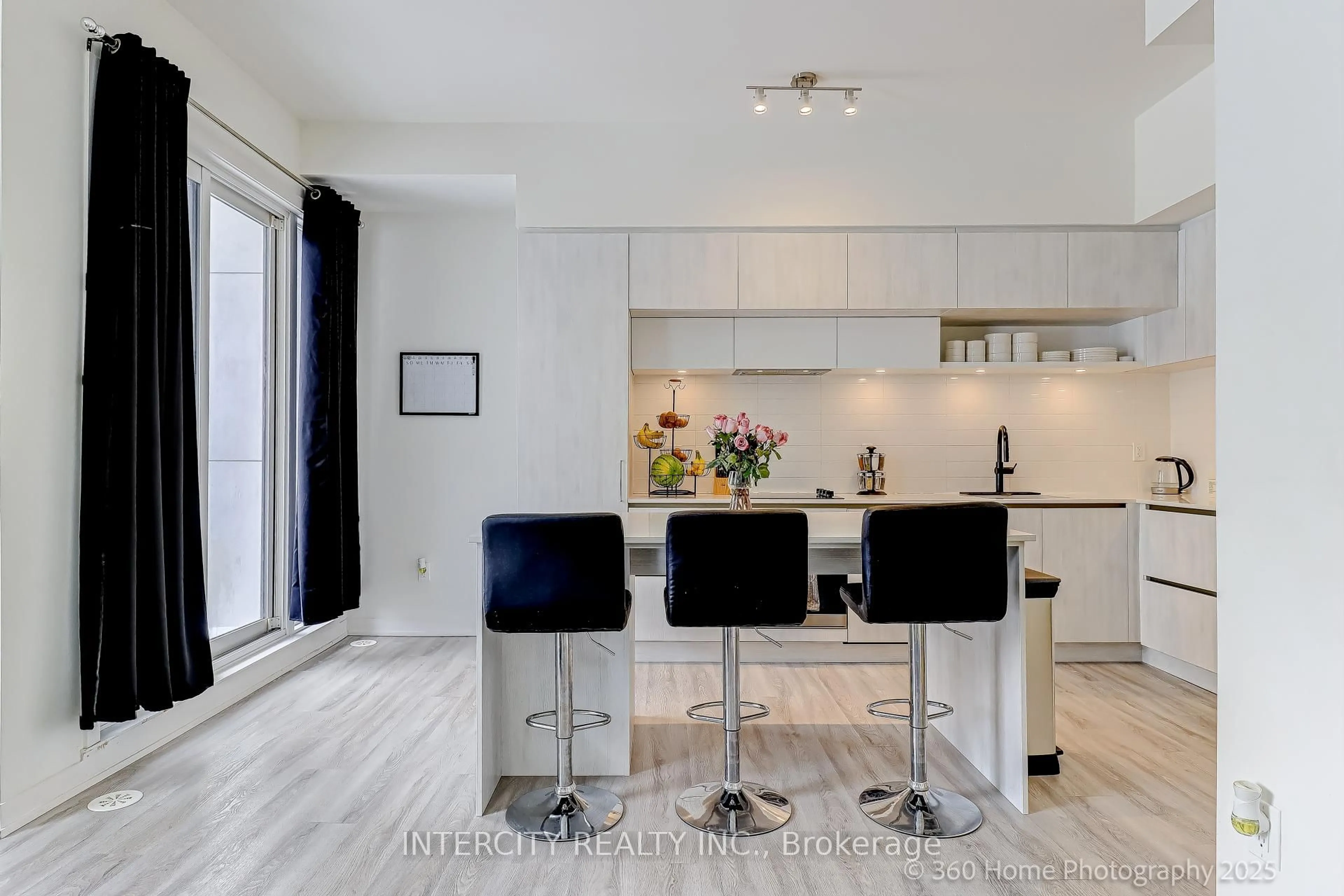 Contemporary kitchen, unknown for 11 David Eyer Rd #1504, Richmond Hill Ontario L4S 0N3