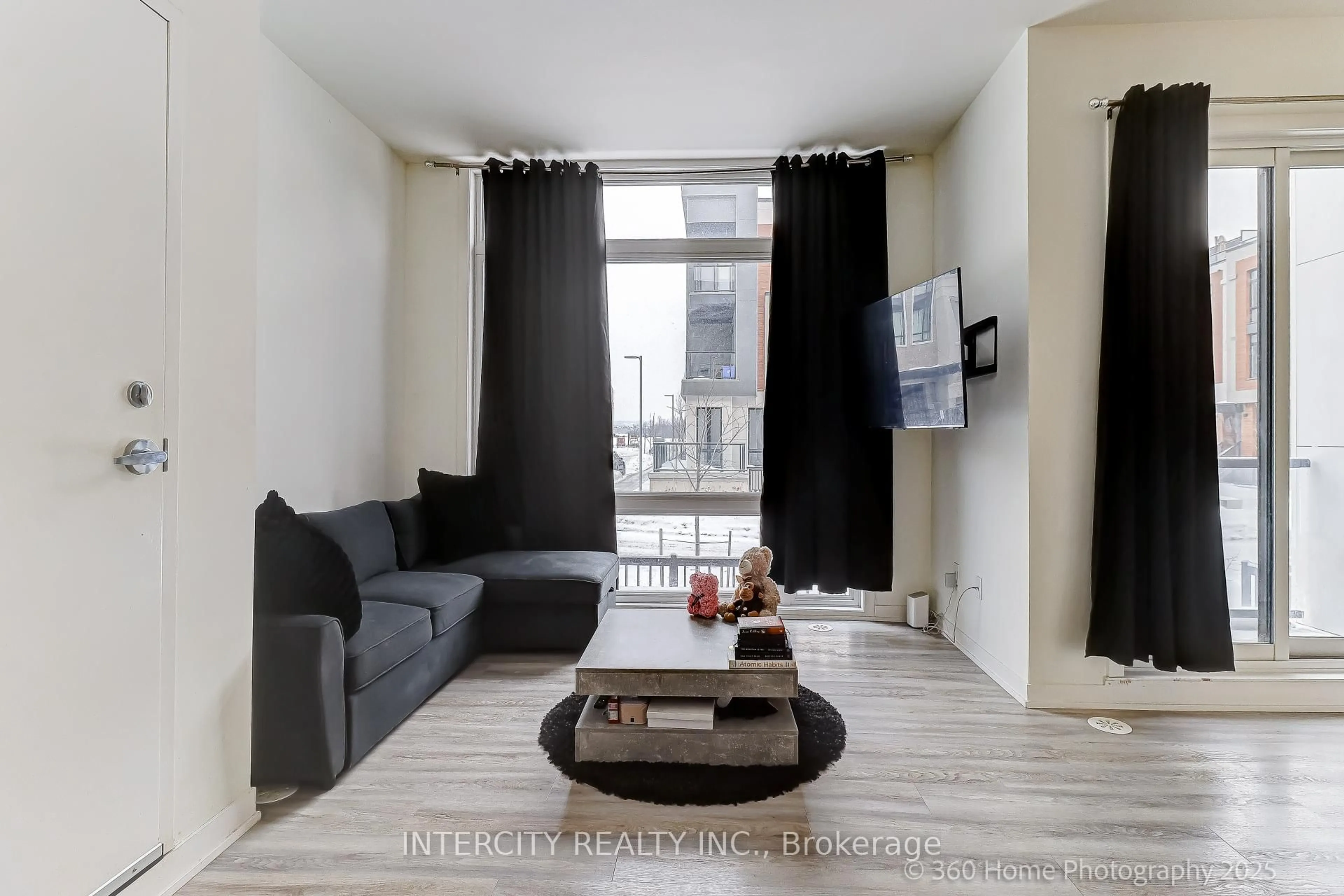 Living room with furniture, unknown for 11 David Eyer Rd #1504, Richmond Hill Ontario L4S 0N3