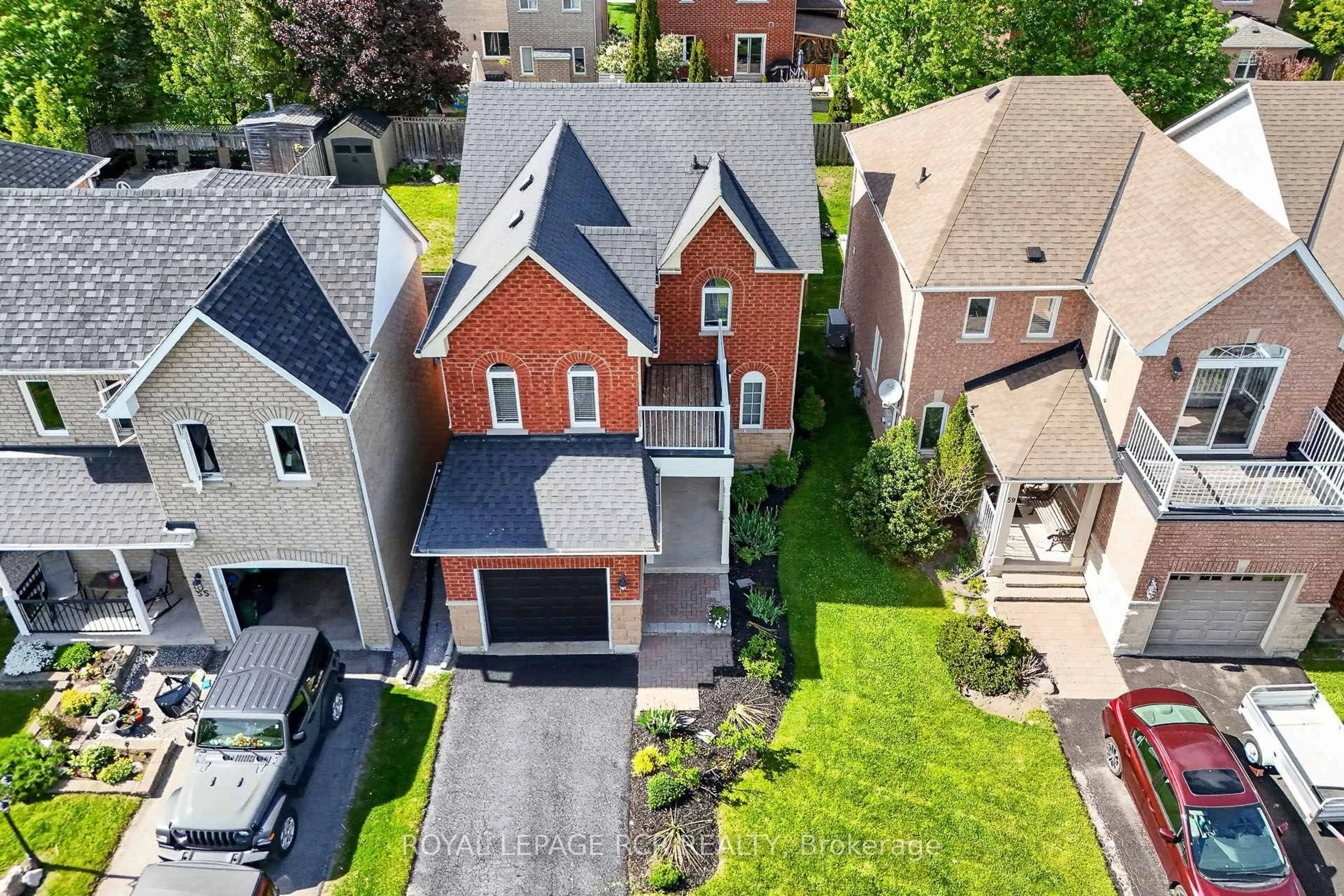 A pic from outside/outdoor area/front of a property/back of a property/a pic from drone, street for 57 Bolster Lane, Uxbridge Ontario L9P 1X8