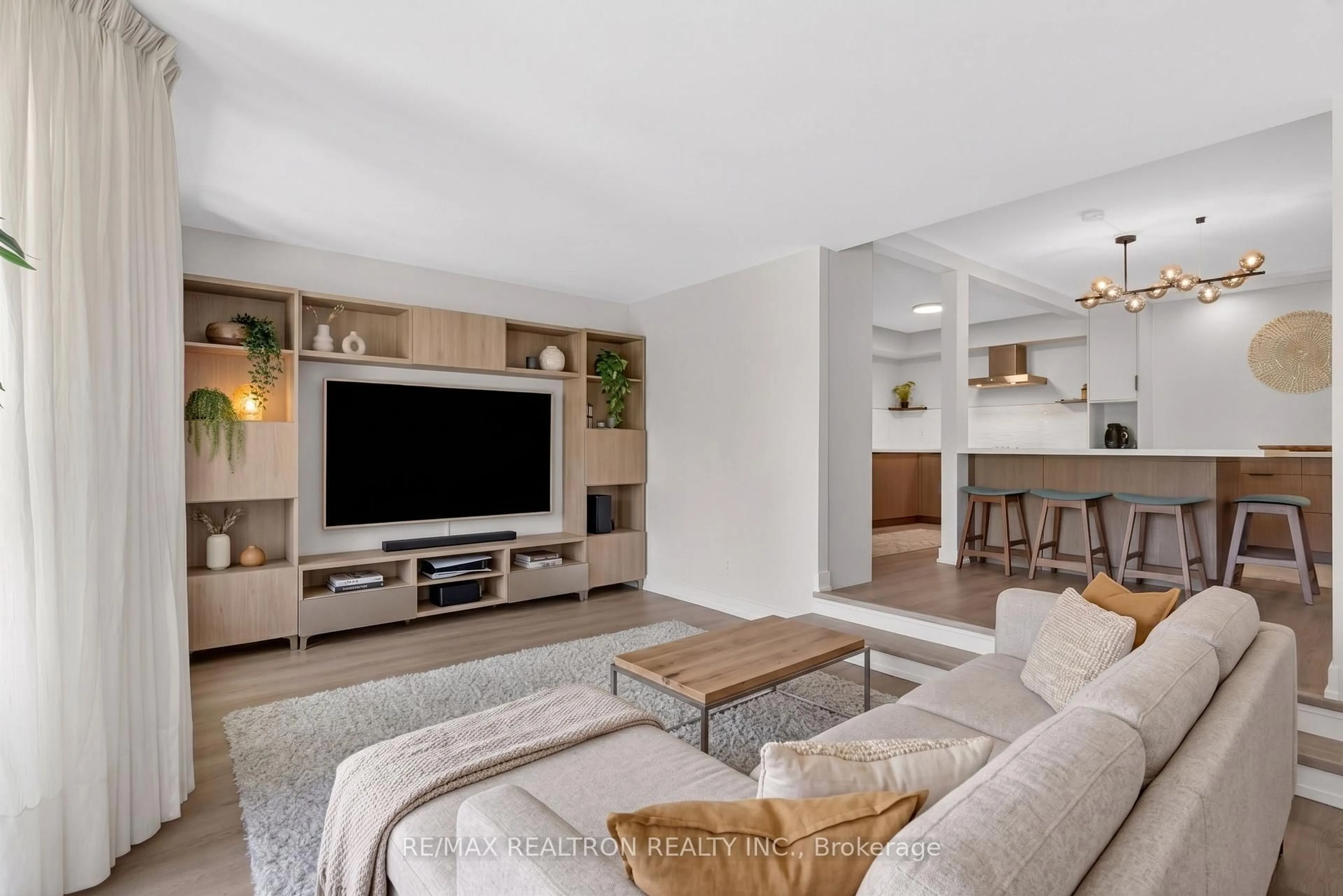 Living room with furniture, unknown for 70 Baif Blvd #406, Richmond Hill Ontario L4C 5L2