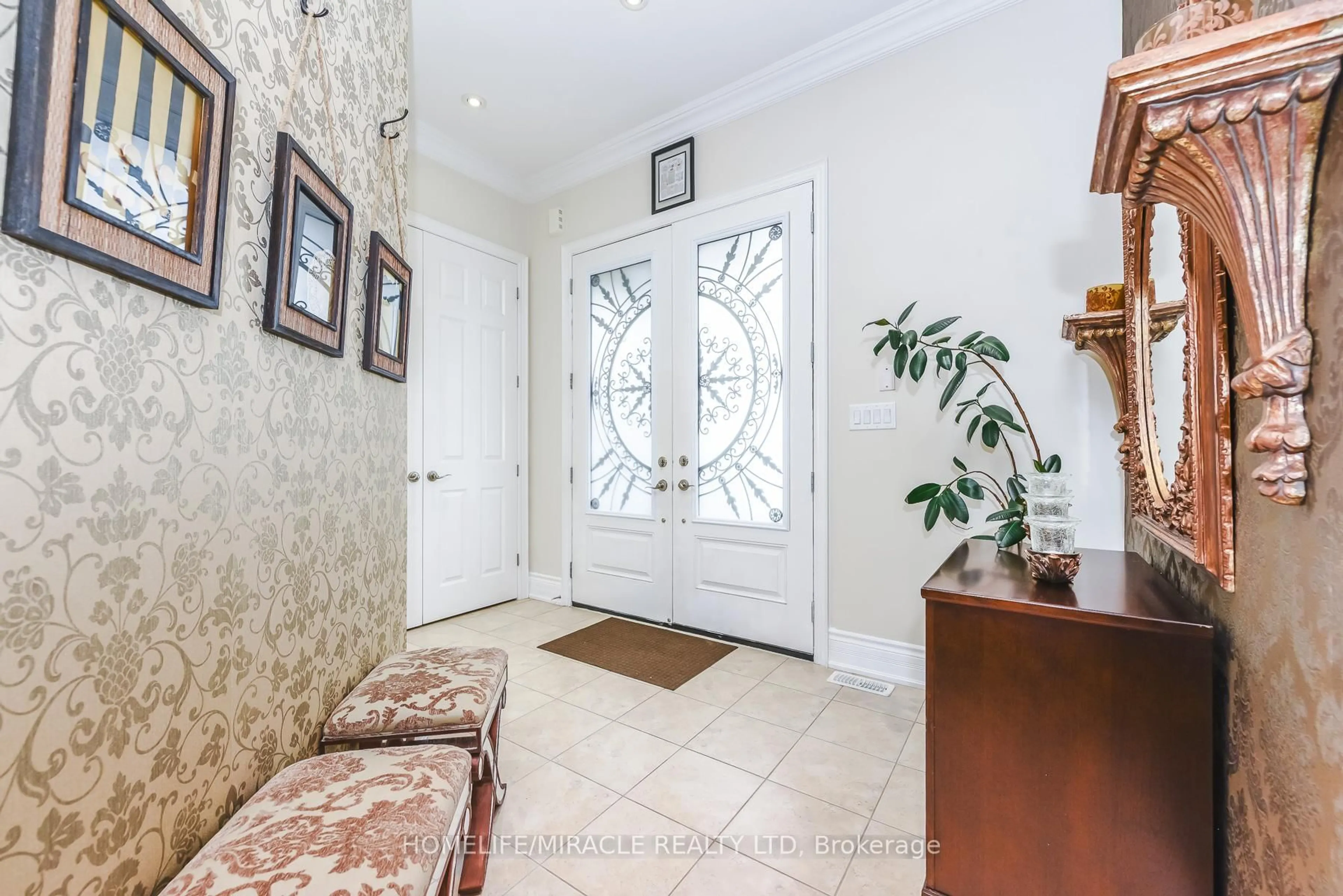 Indoor entryway for 37 Venkata Dr, Vaughan Ontario L4H 3X9