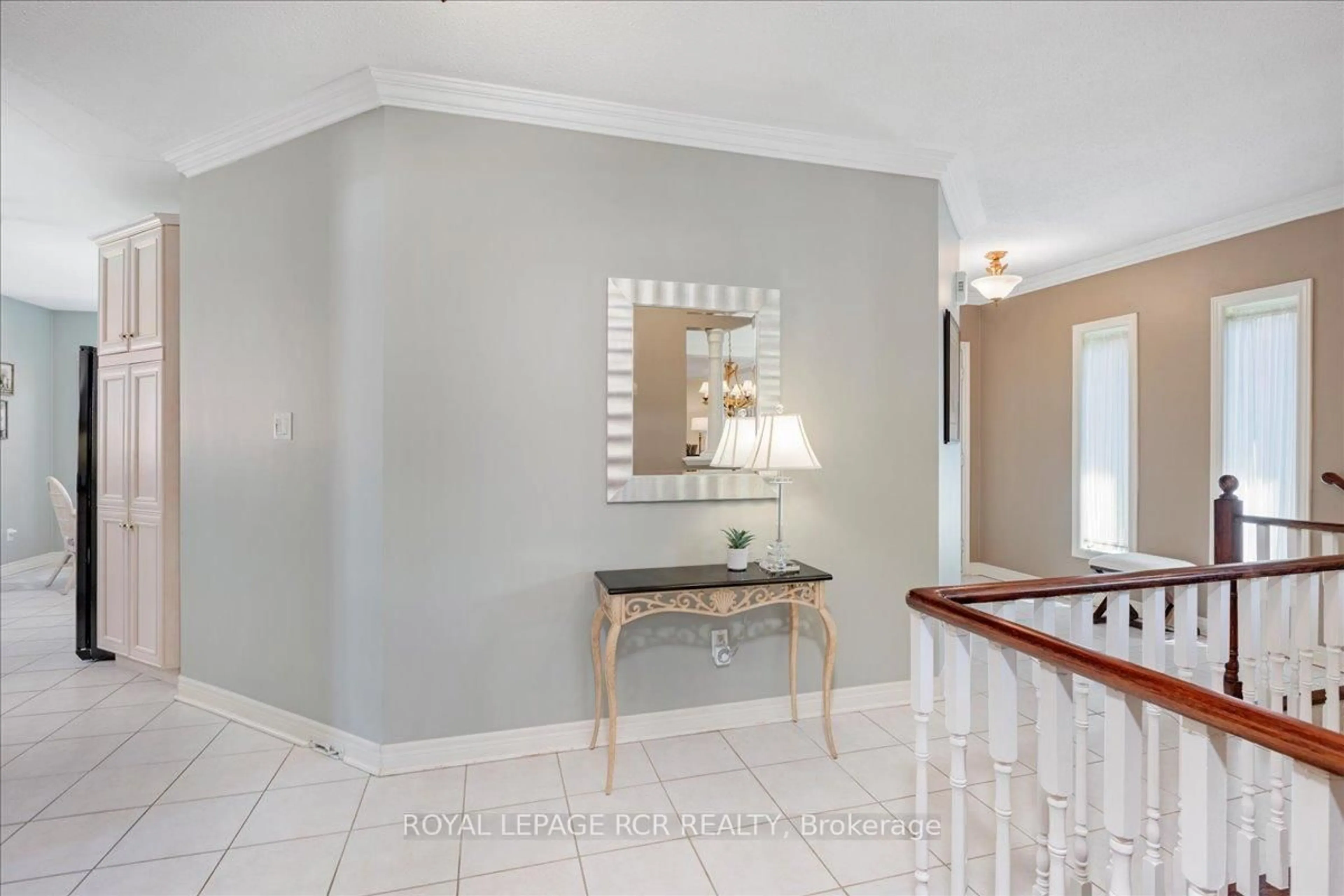 Indoor entryway for 40 Bella Vista Tr #15, New Tecumseth Ontario L9R 3C6