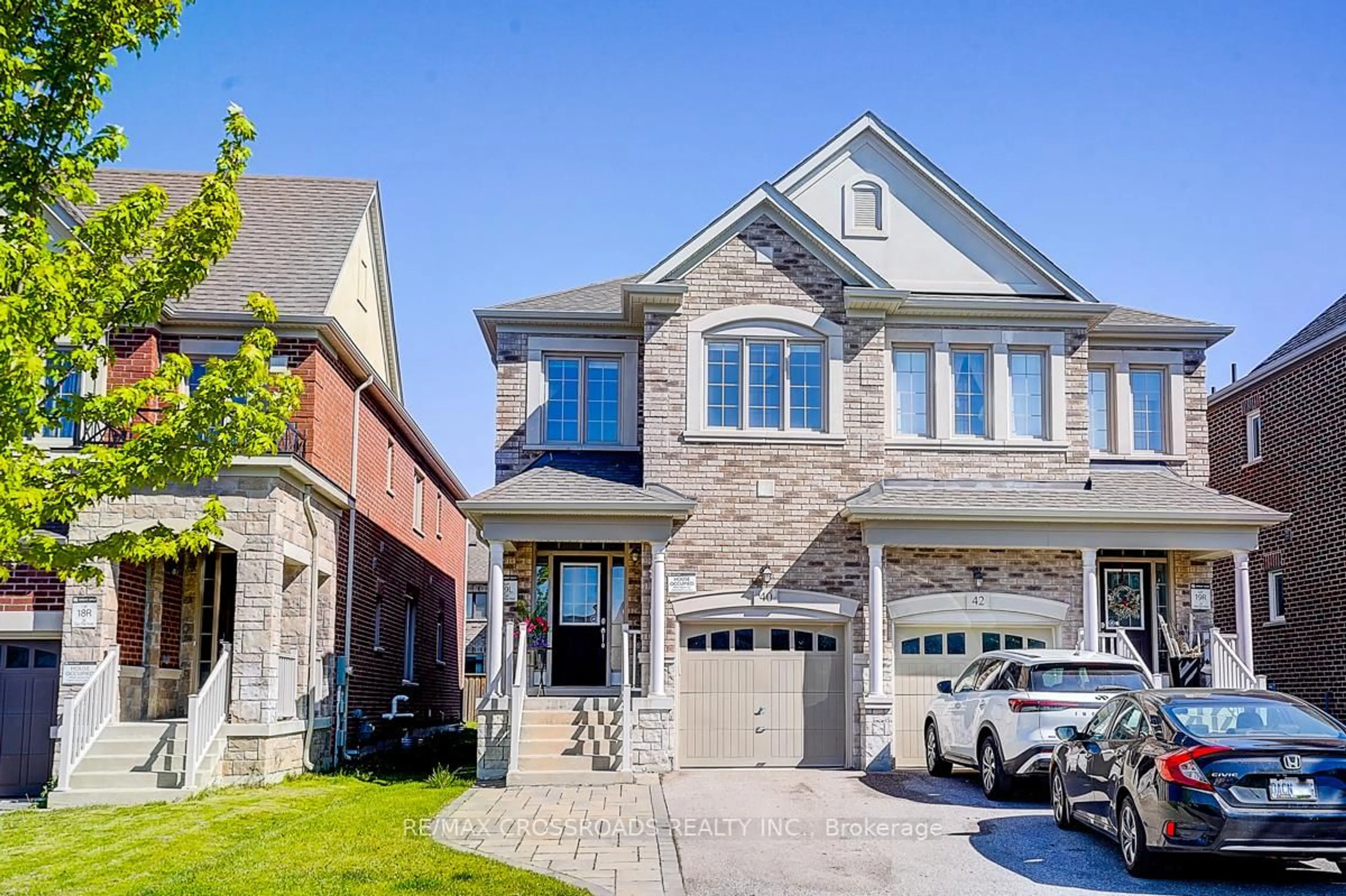 Home with brick exterior material, street for 40 Deer Pass Rd, East Gwillimbury Ontario L9N 0S5