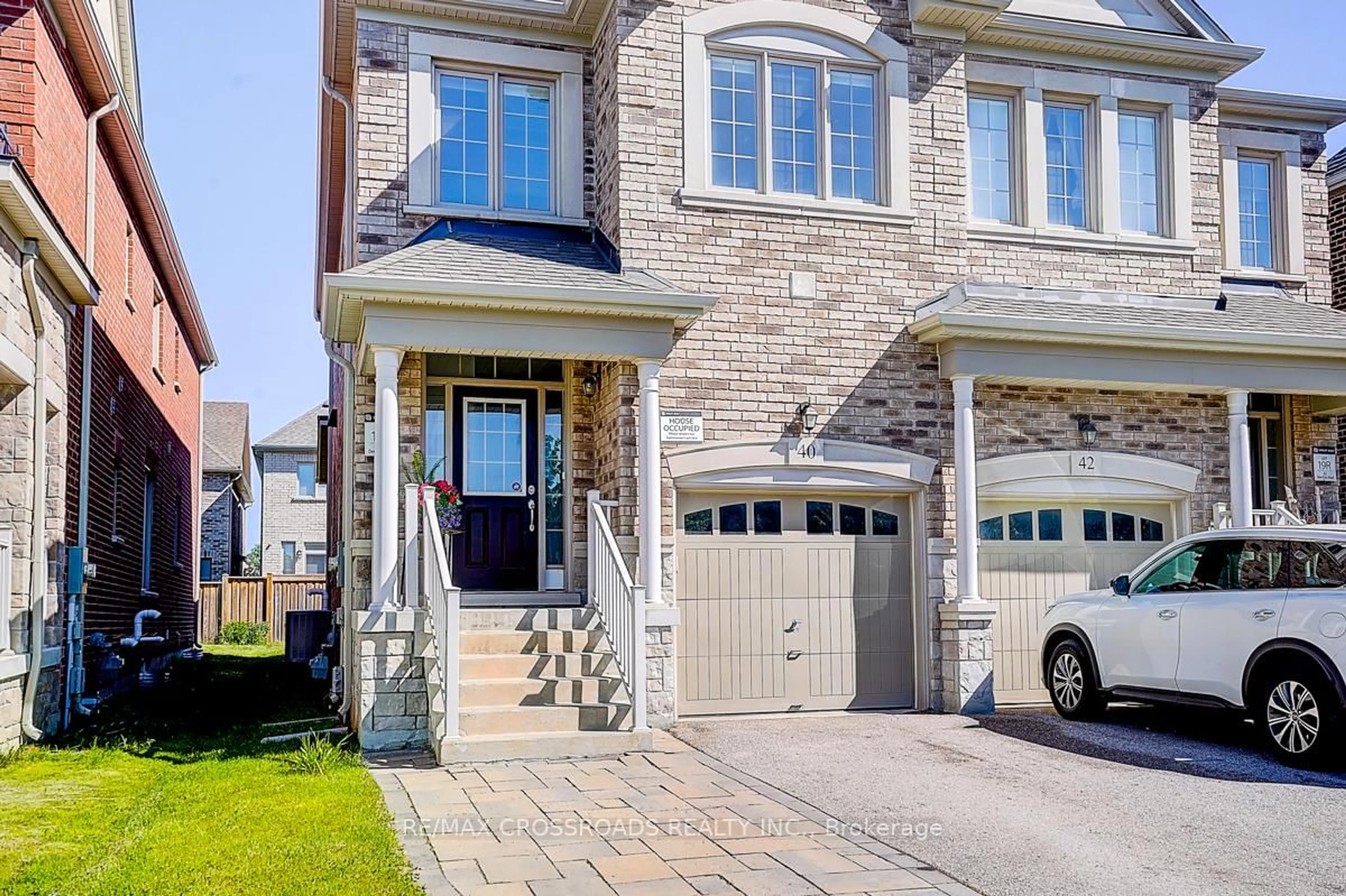 Home with brick exterior material, street for 40 Deer Pass Rd, East Gwillimbury Ontario L9N 0S5