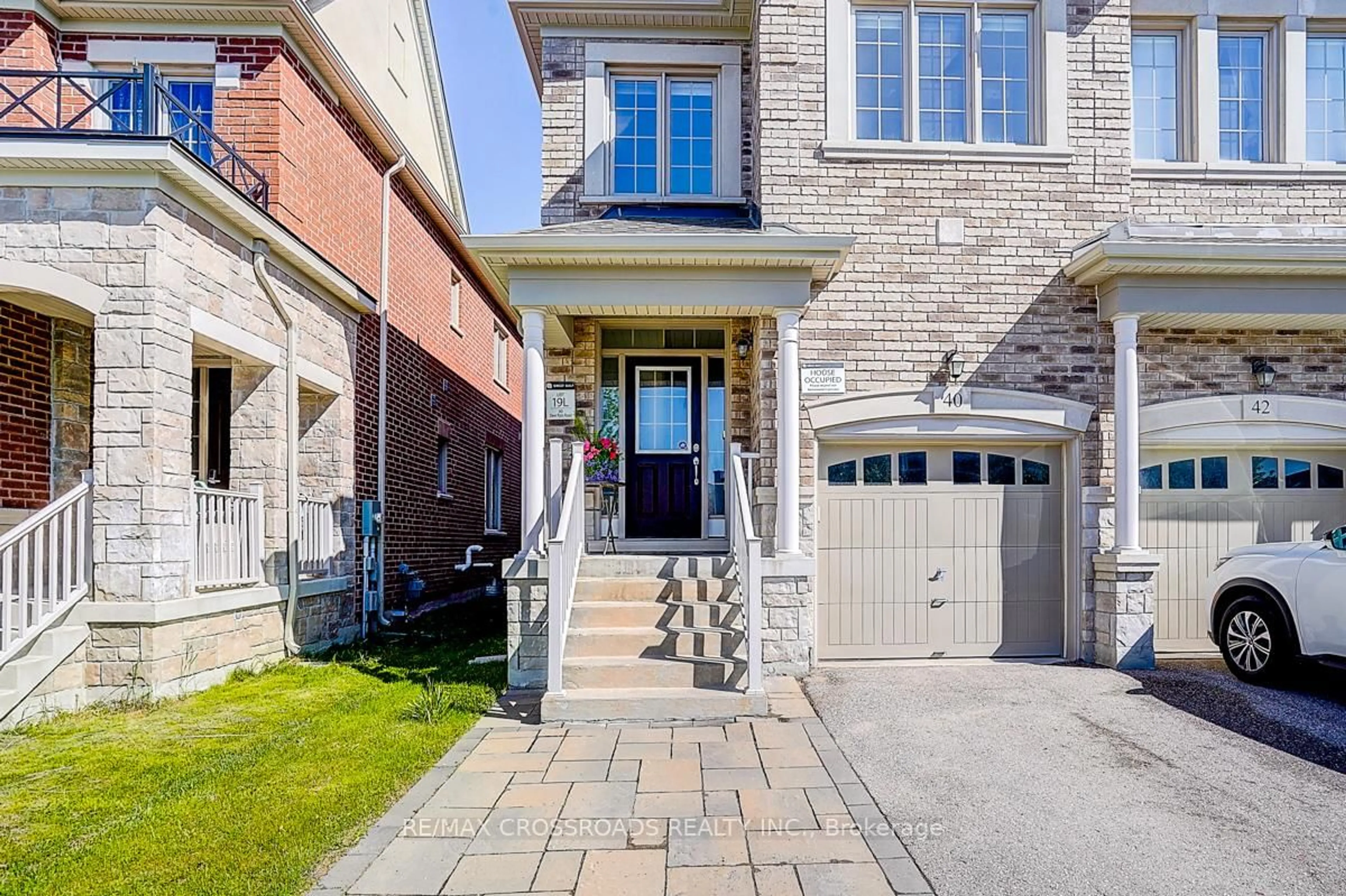 Home with brick exterior material, street for 40 Deer Pass Rd, East Gwillimbury Ontario L9N 0S5