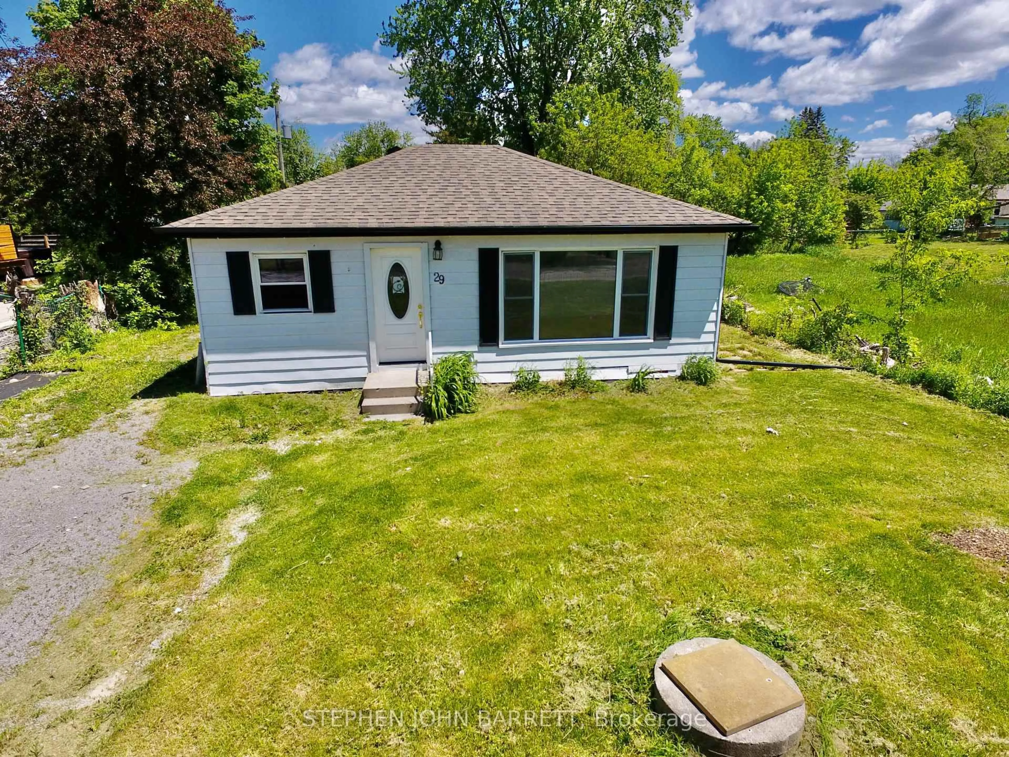 A pic from outside/outdoor area/front of a property/back of a property/a pic from drone, water/lake/river/ocean view for 29 Blue Jay Blvd, Georgina Ontario L0E 1N0