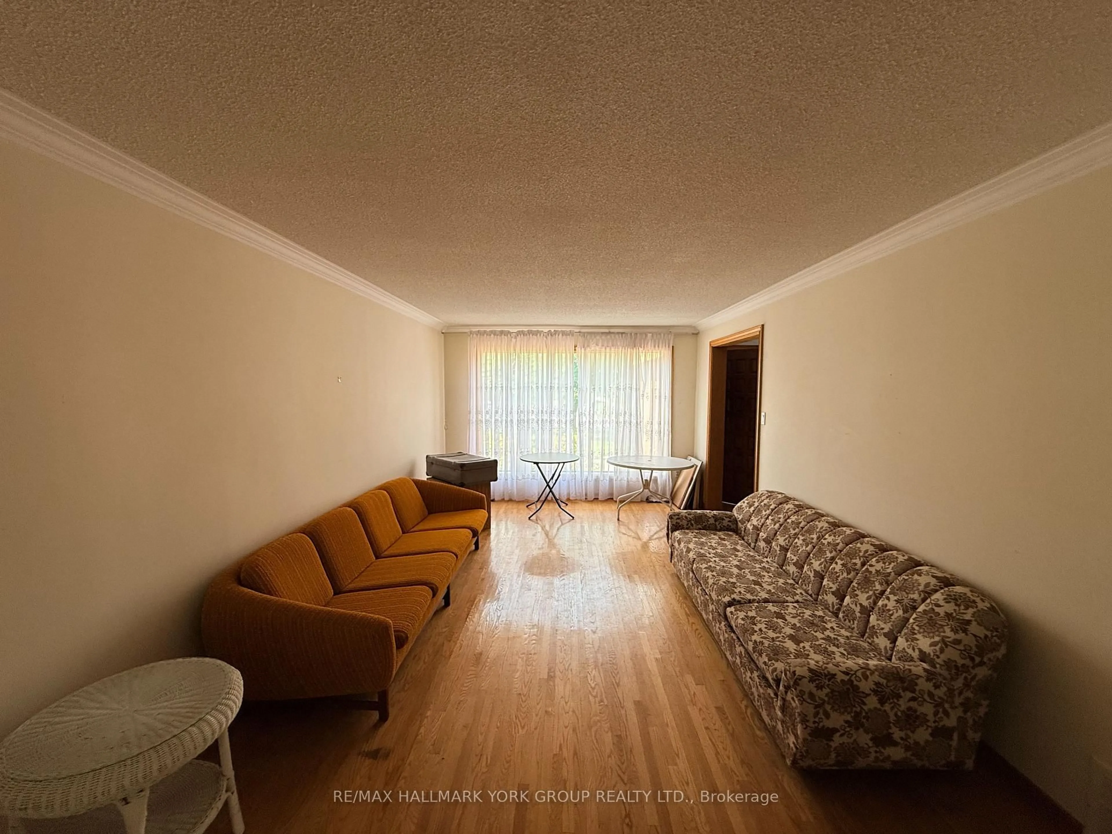 Living room with furniture, unknown for 75 Spruce Ave, Richmond Hill Ontario L4C 6V9