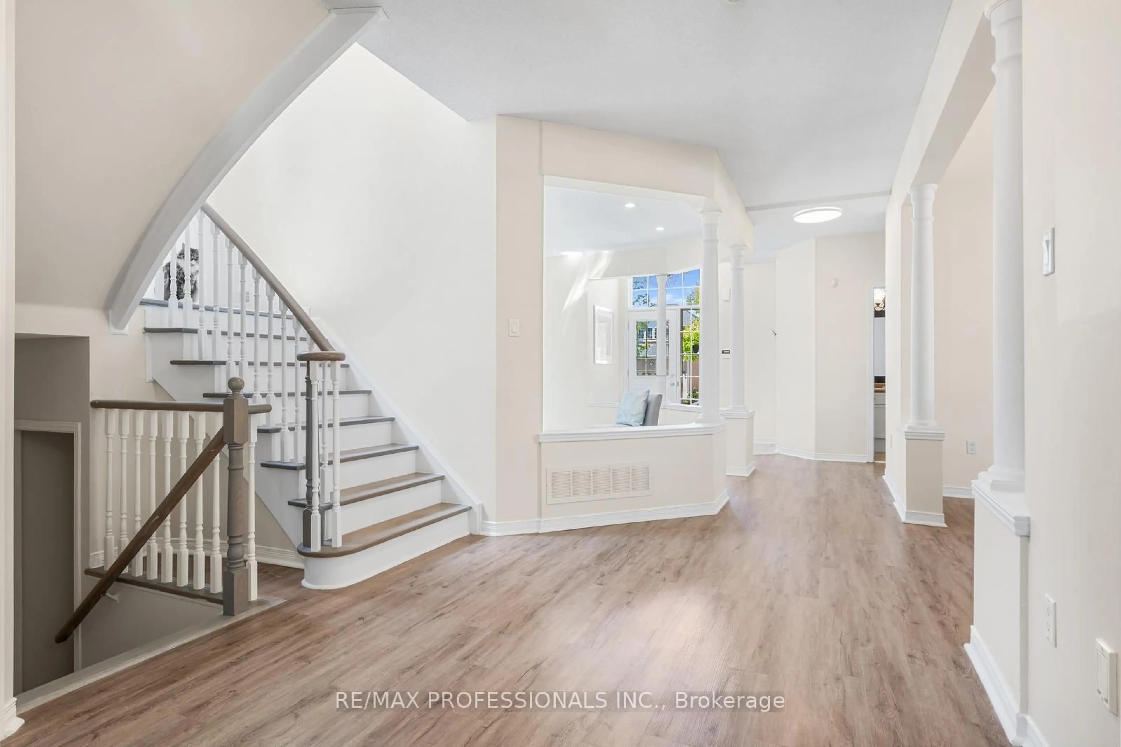 Indoor entryway for 106 Hollybush Dr, Vaughan Ontario L6A 2H3