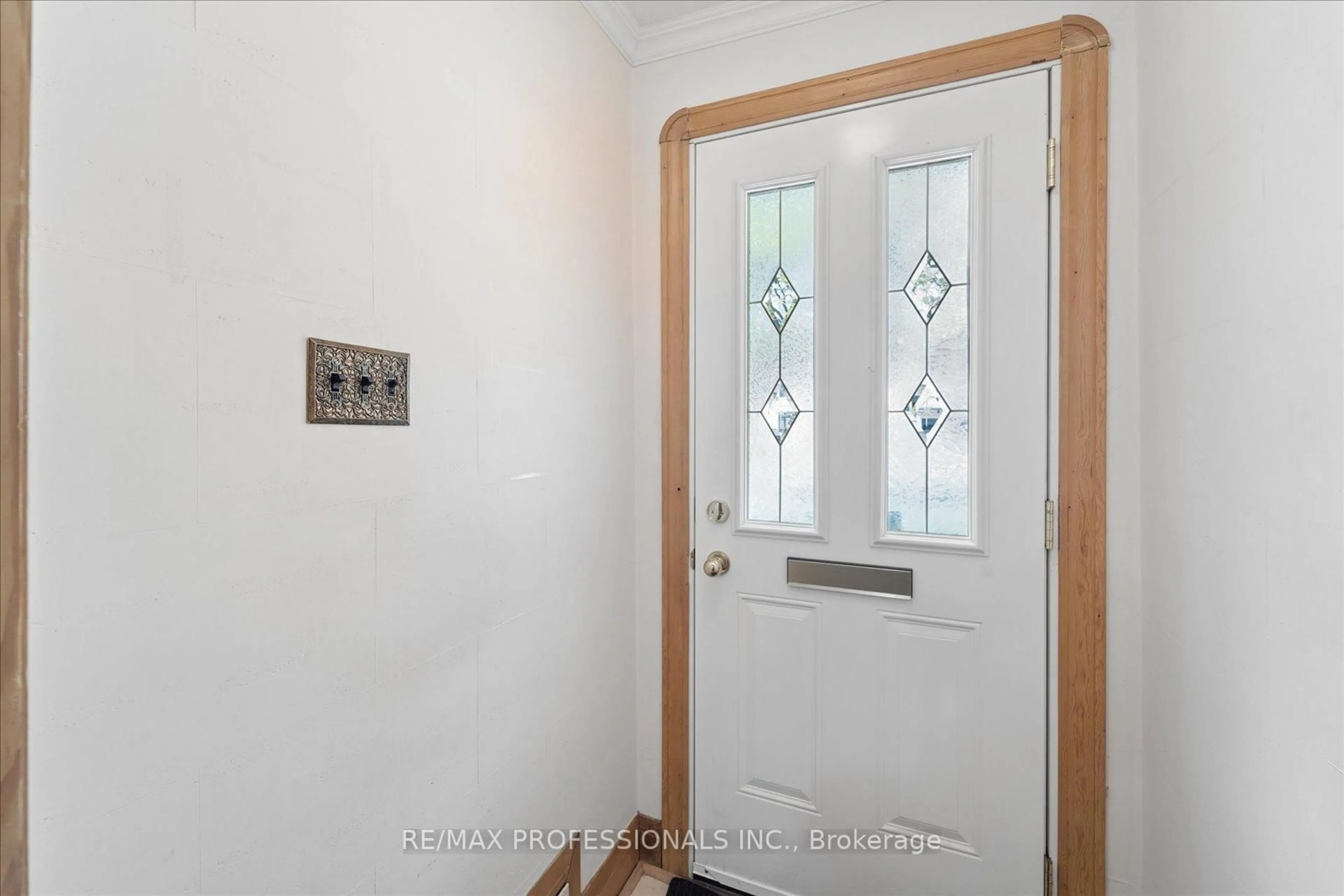 Indoor entryway for 34 Harding Blvd, Richmond Hill Ontario L4C 1S8