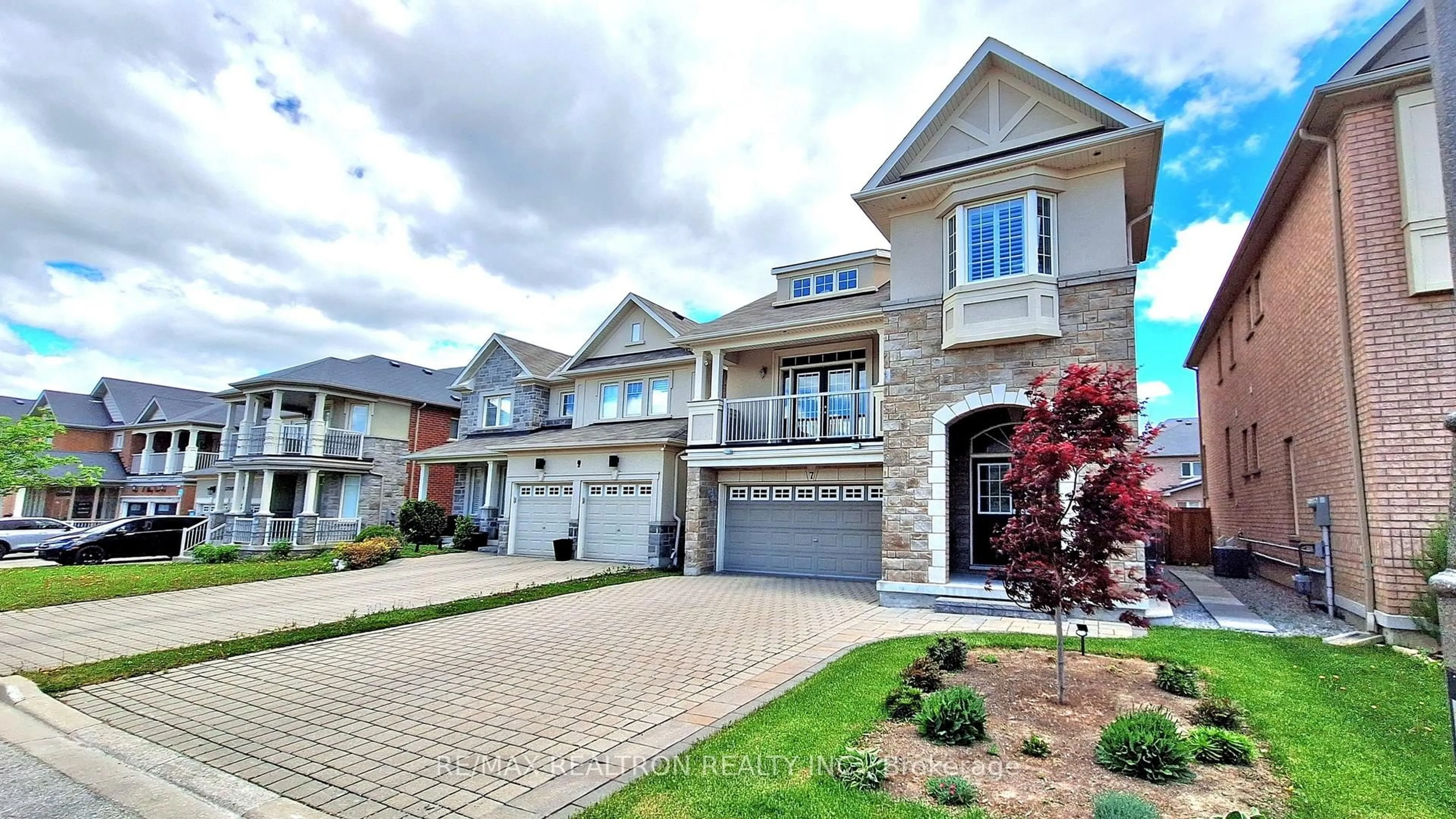 Home with brick exterior material, street for 7 Military Crt, Richmond Hill Ontario L4E 0M3